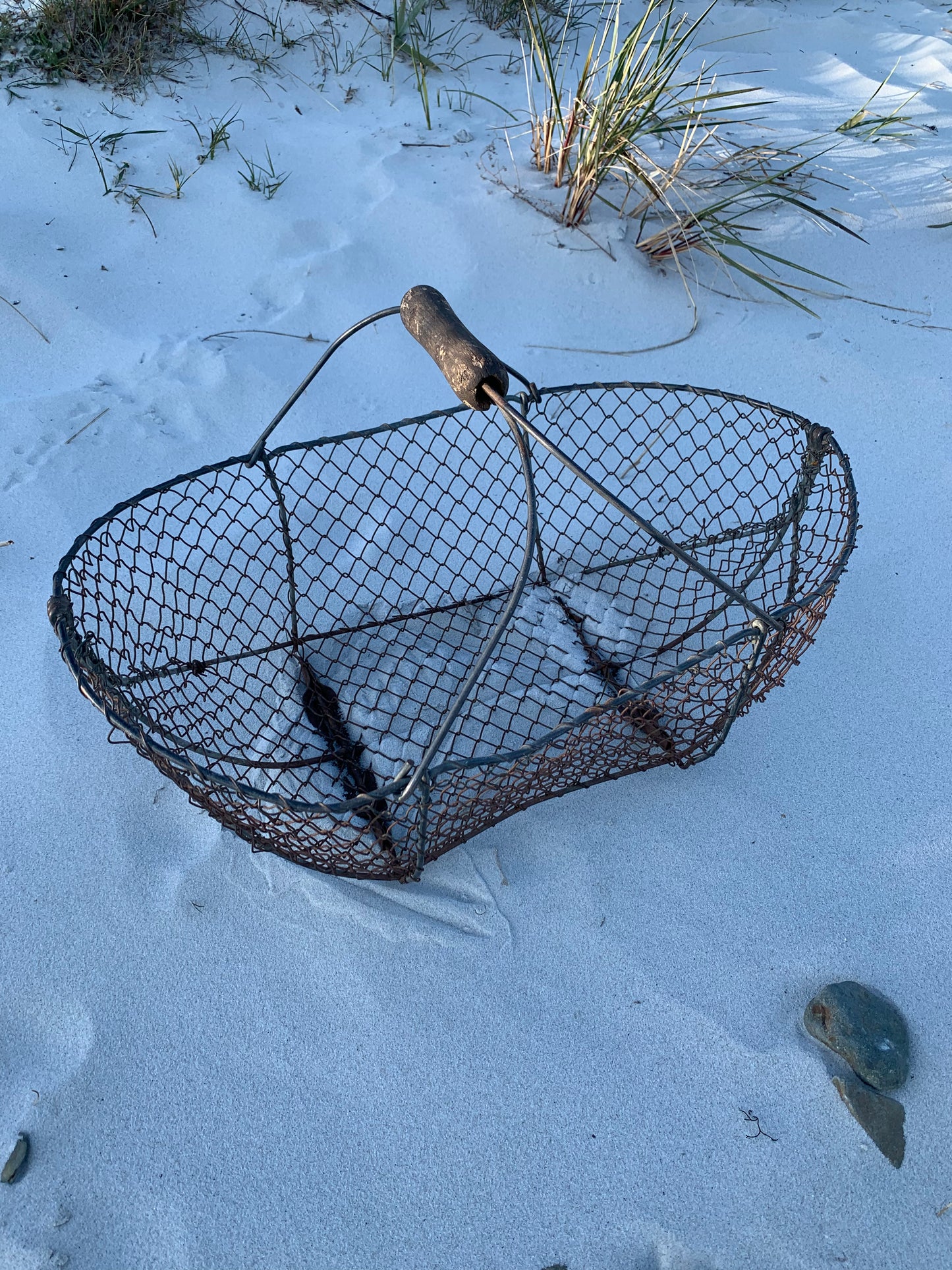 Großer französischer Drahtkorb mit Tragegriff