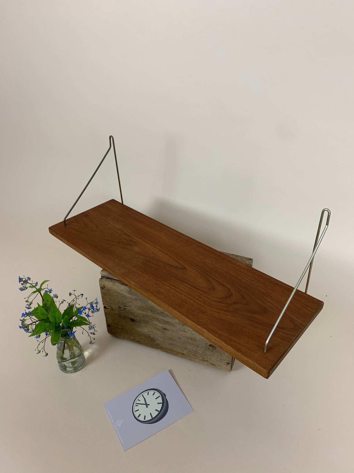 Regal aus Teakholz