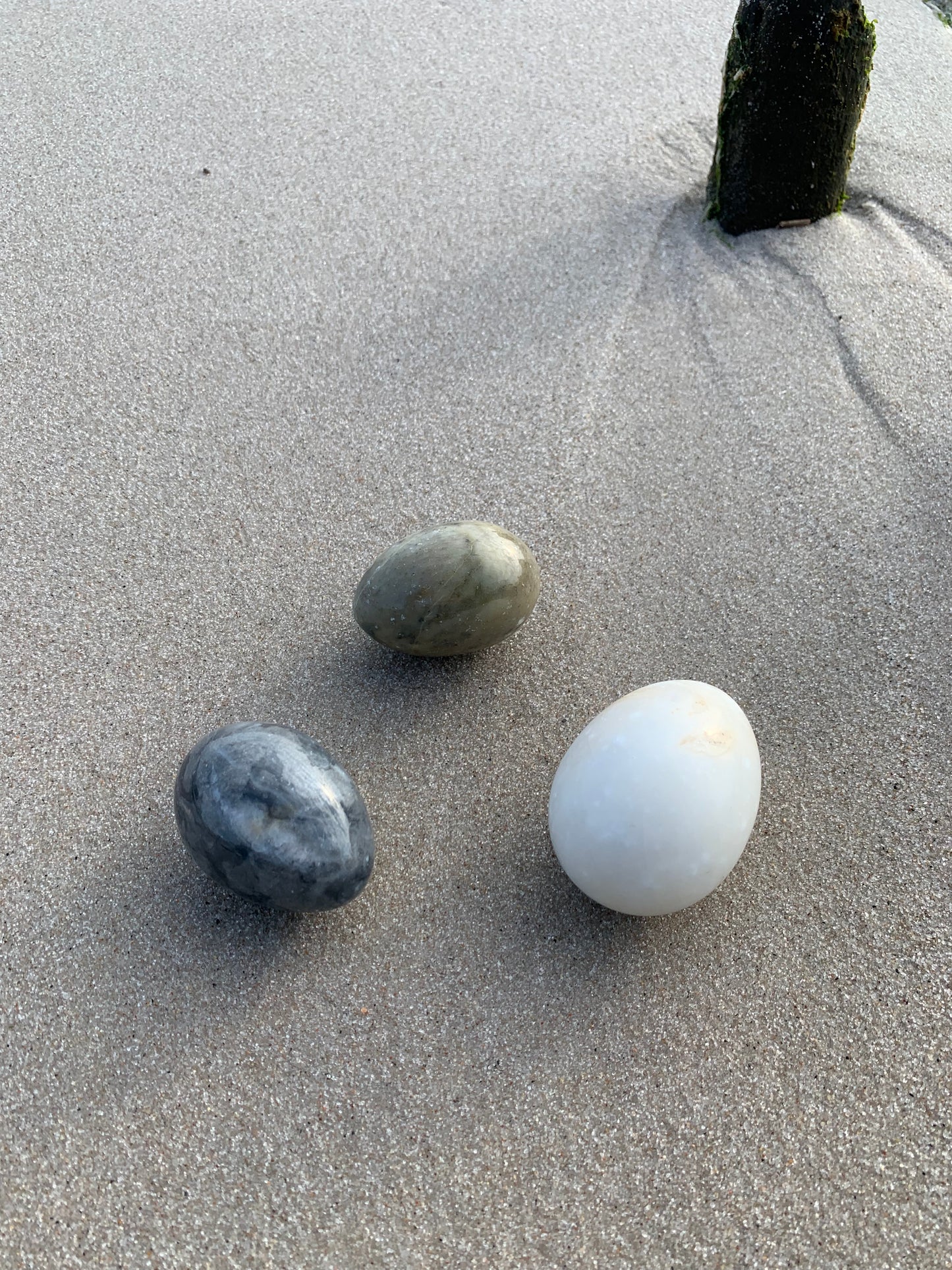 3 dekorative Eier aus Marmor