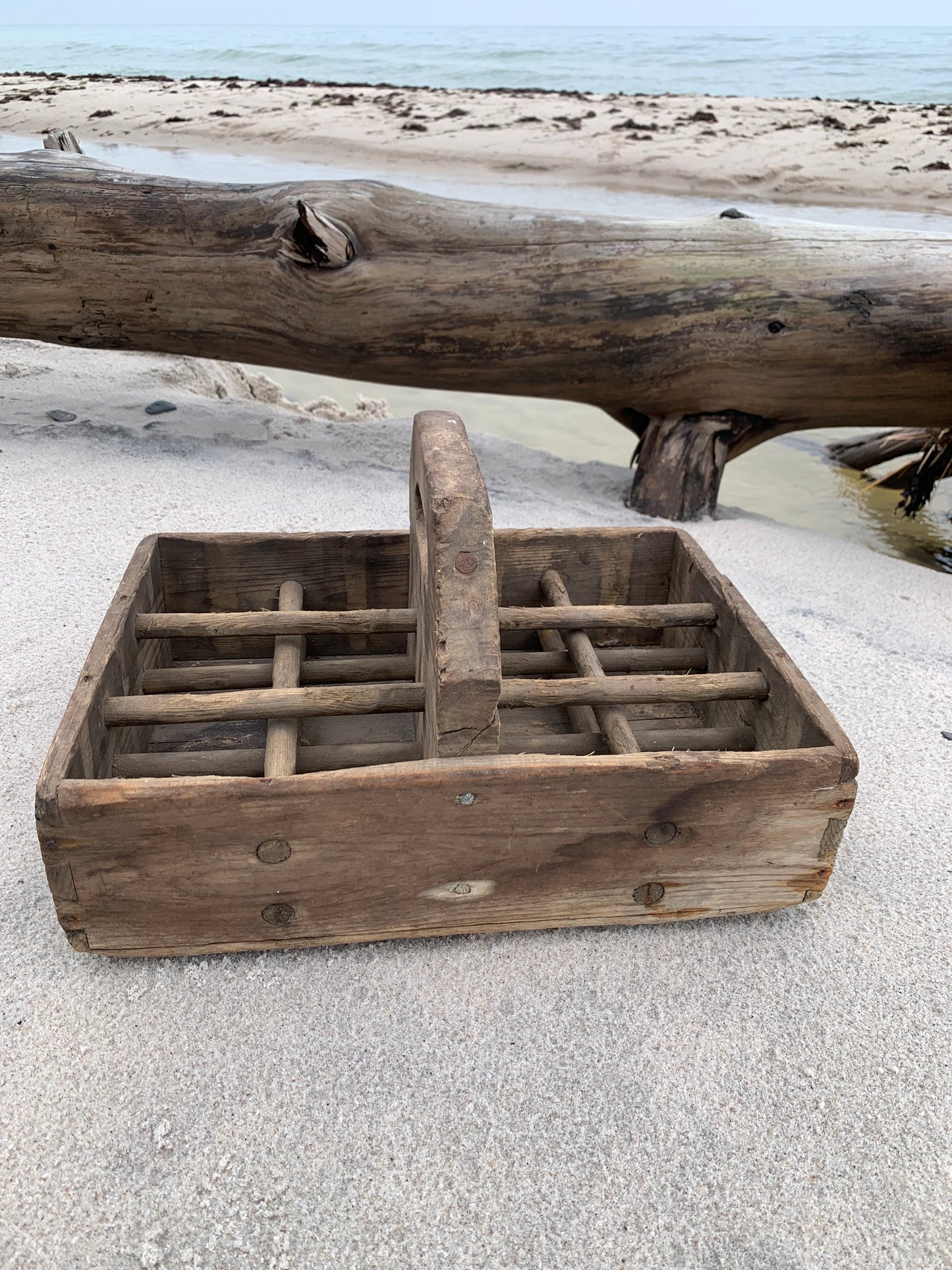 Holzkiste mit 12 Fächern