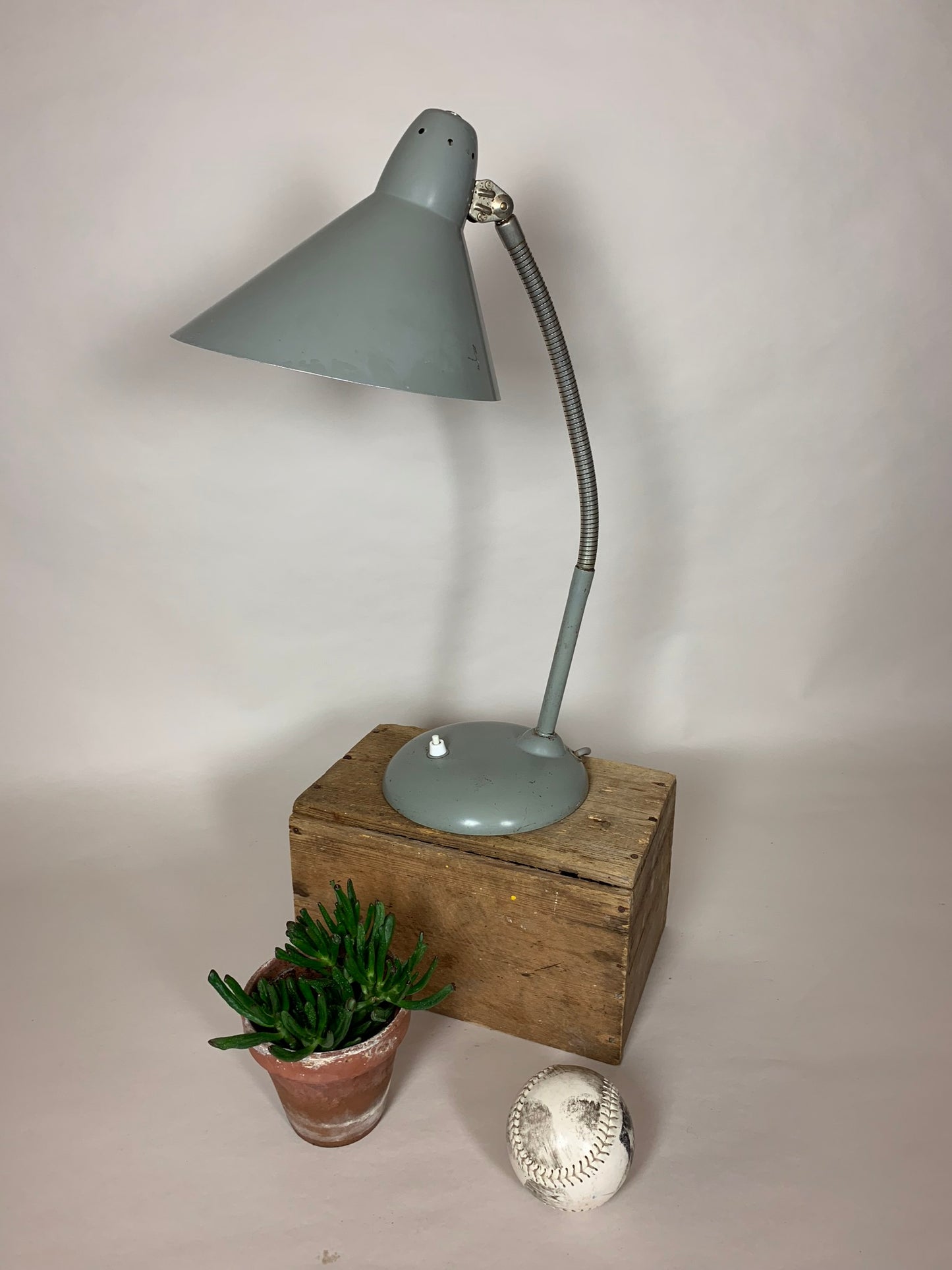 Lustige graue Hala Vintage-Lampe mit flexiblem Arm