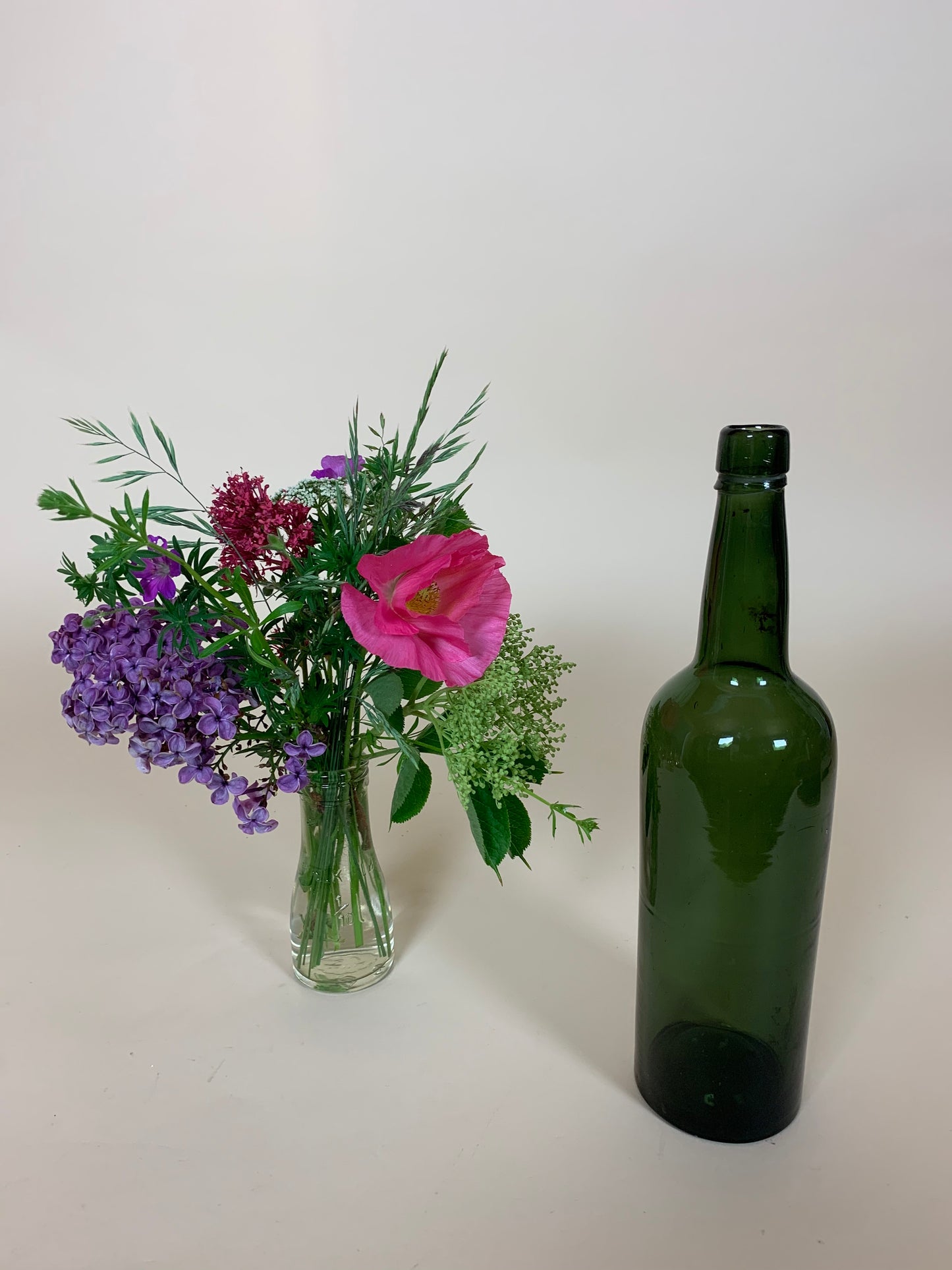 Dekorative grüne Flasche