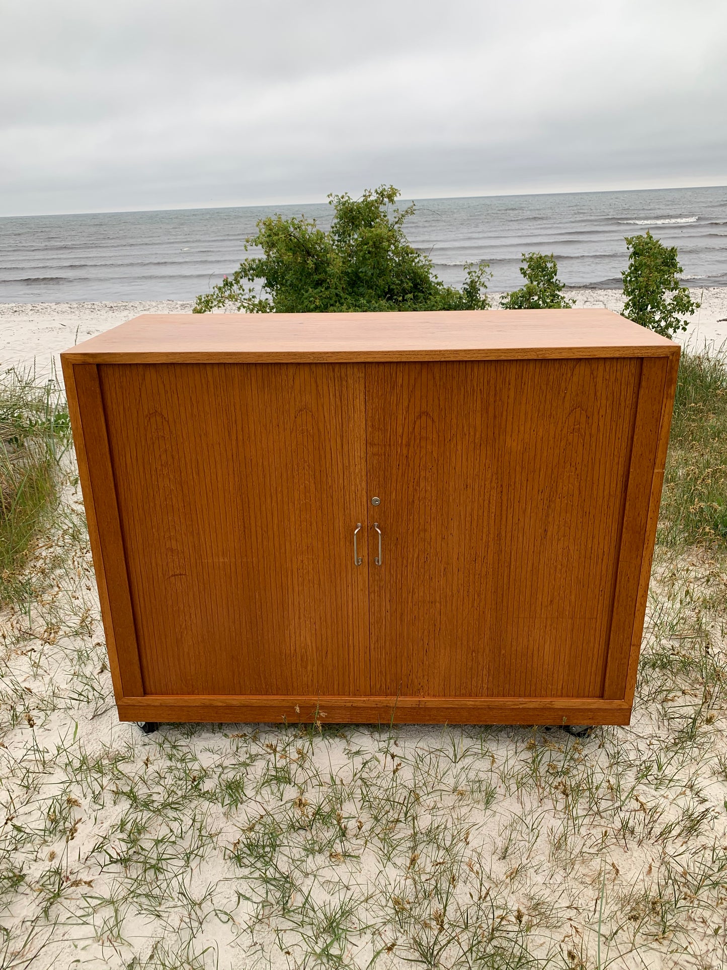 Aktenschrank mit Rollläden