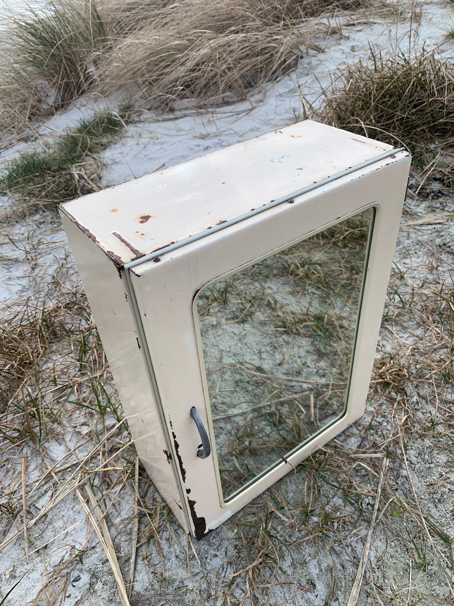 Medizinschrank mit Spiegel