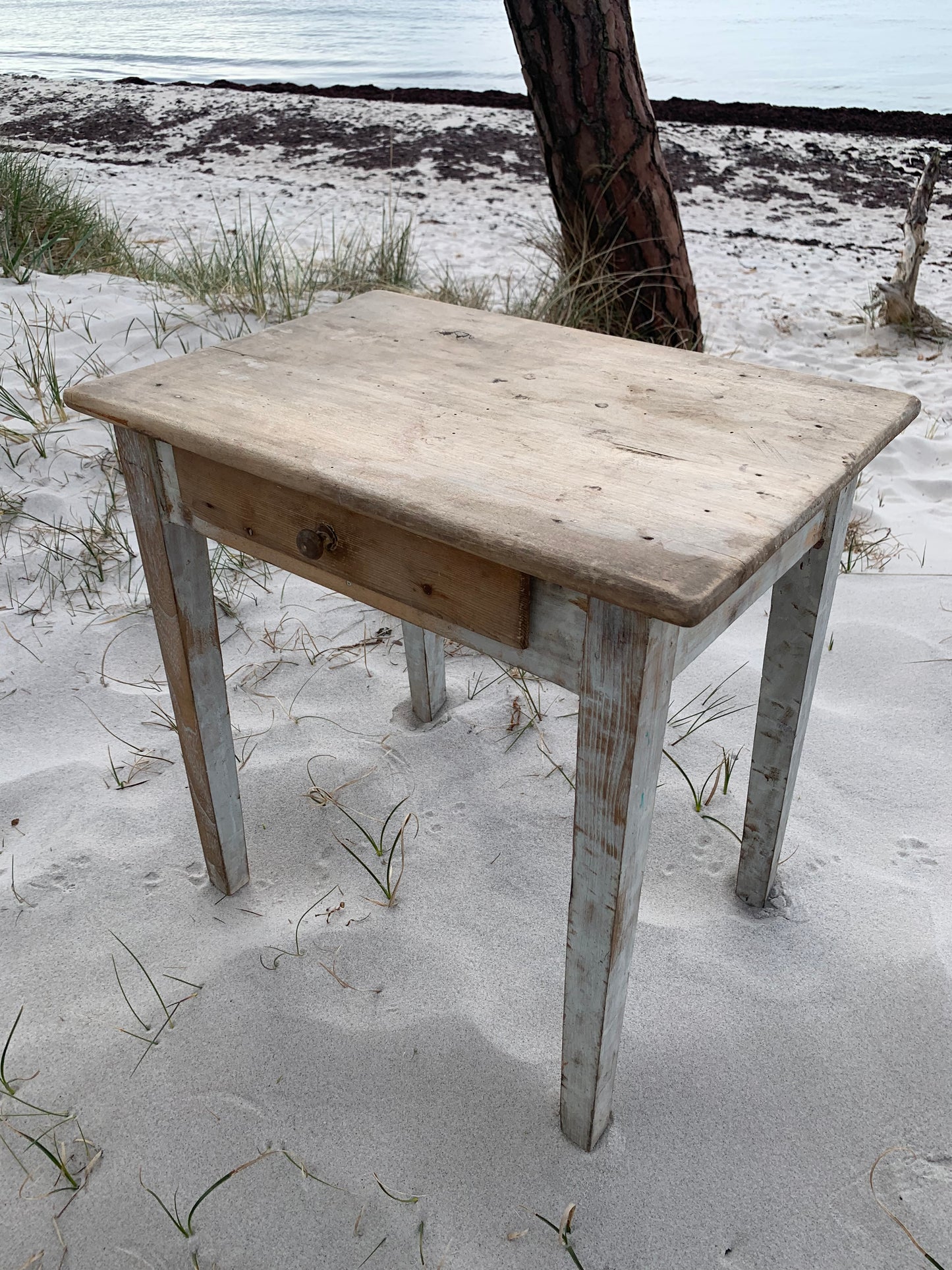 Französischer Kindertisch mit Schublade