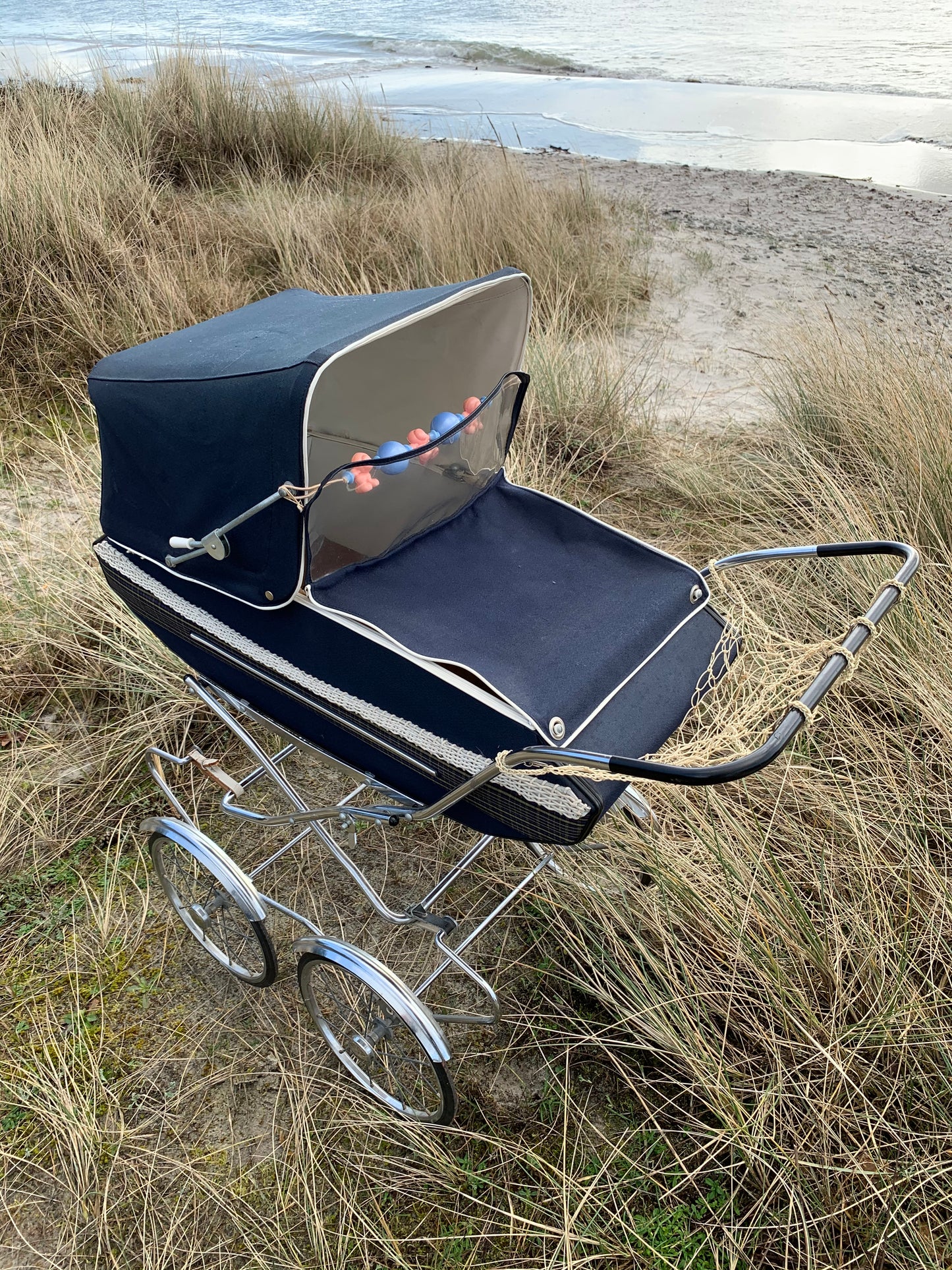 Puppenwagen mit Einkaufsnetz