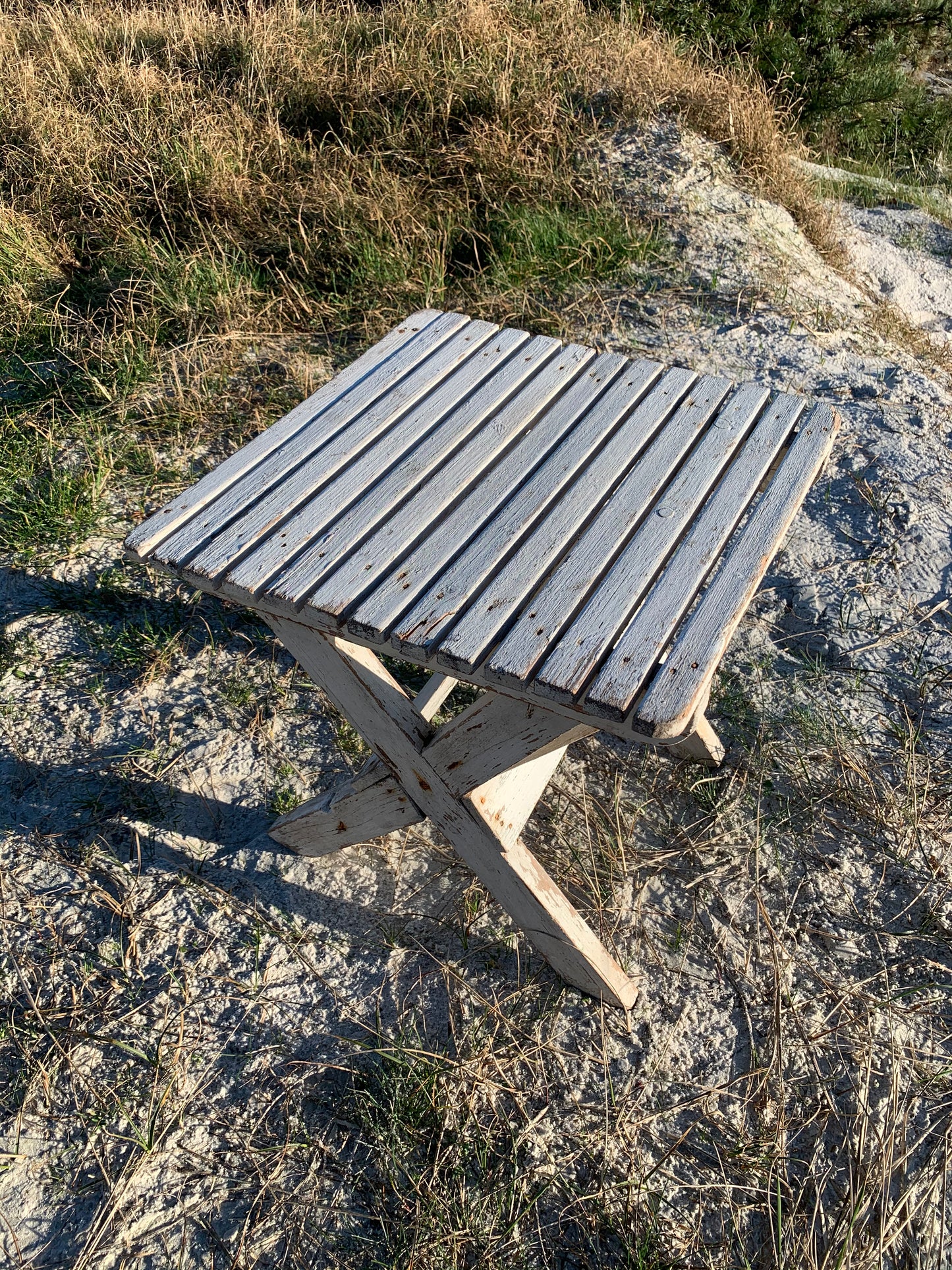 Kleiner Tisch mit schöner Patina