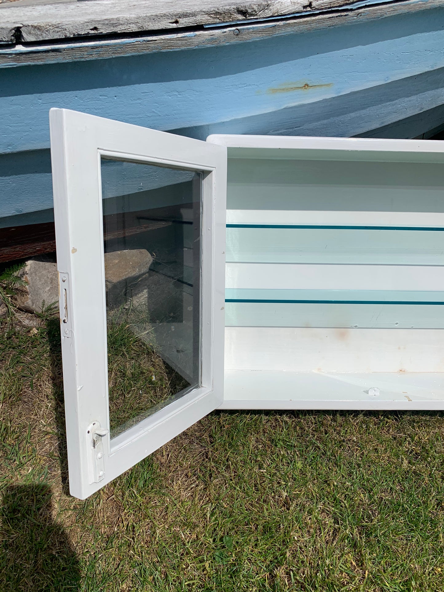 Vitrine mit Glastüren