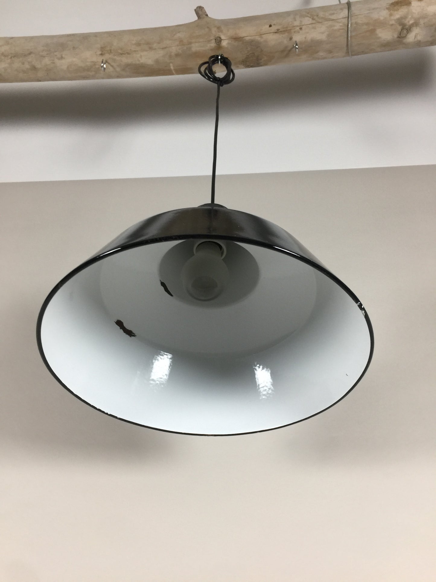 Schöne und klassische Werkstattlampe