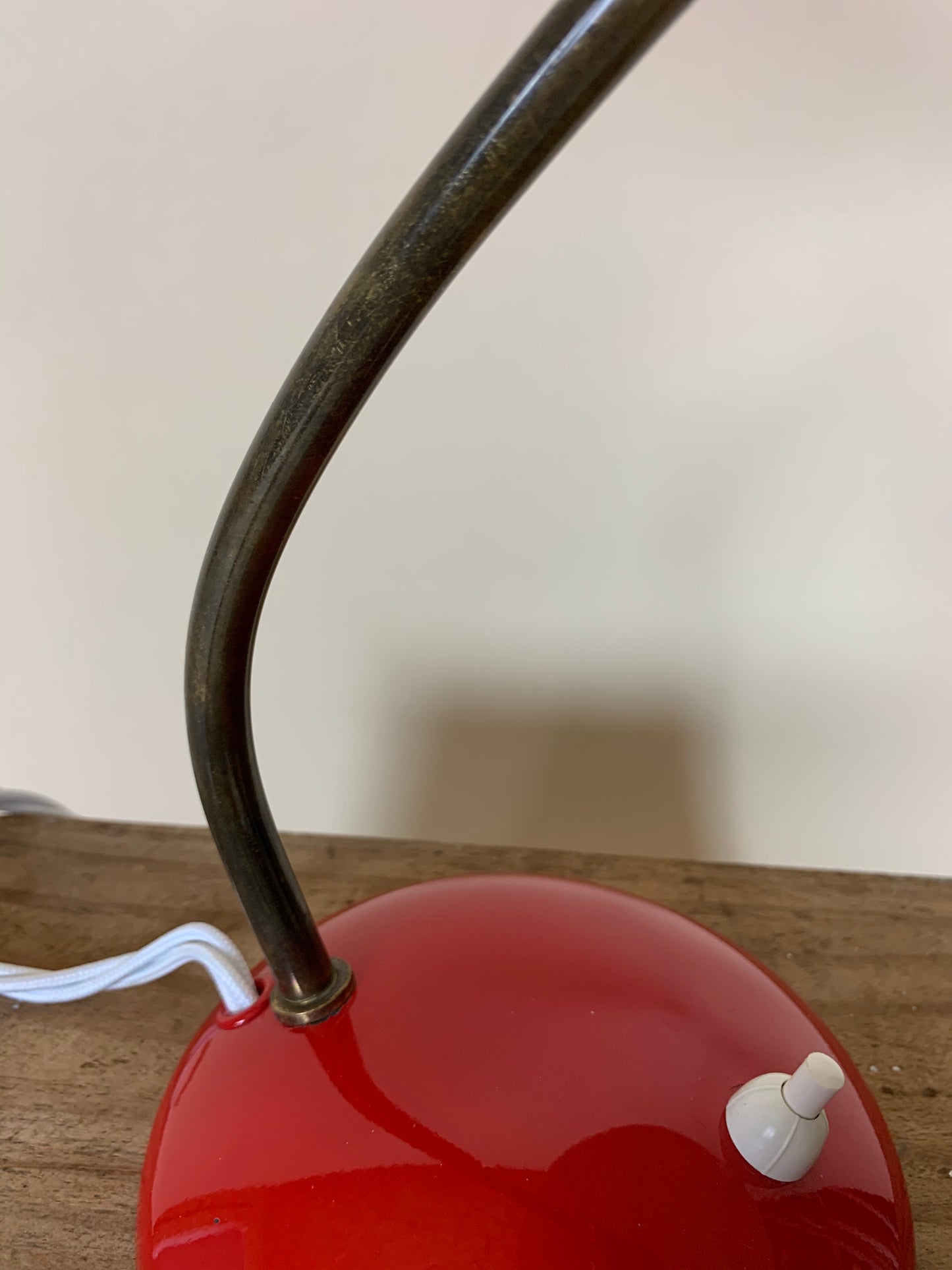 Schöne rote Christian Dell Tischlampe