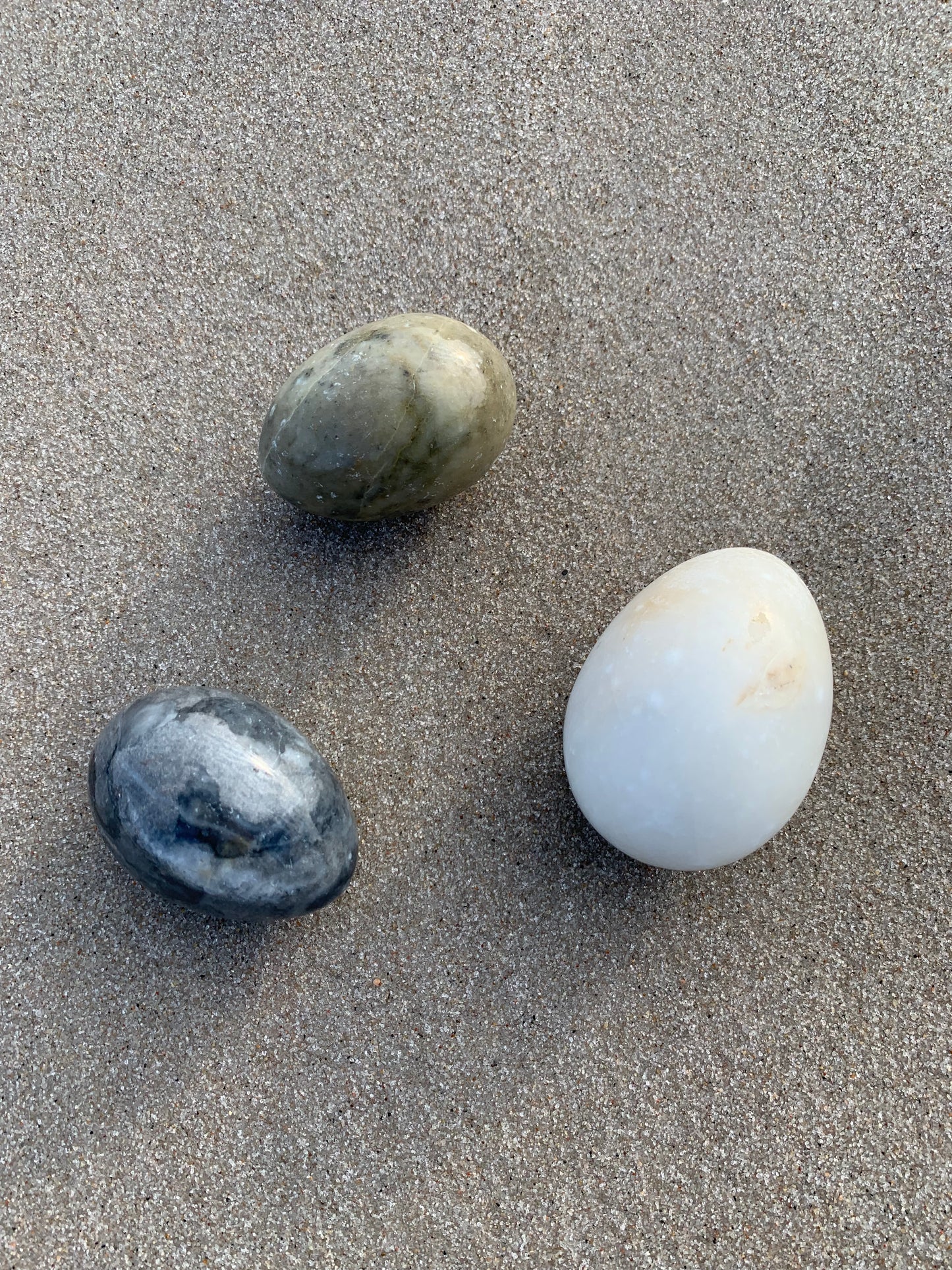 3 dekorative Eier aus Marmor