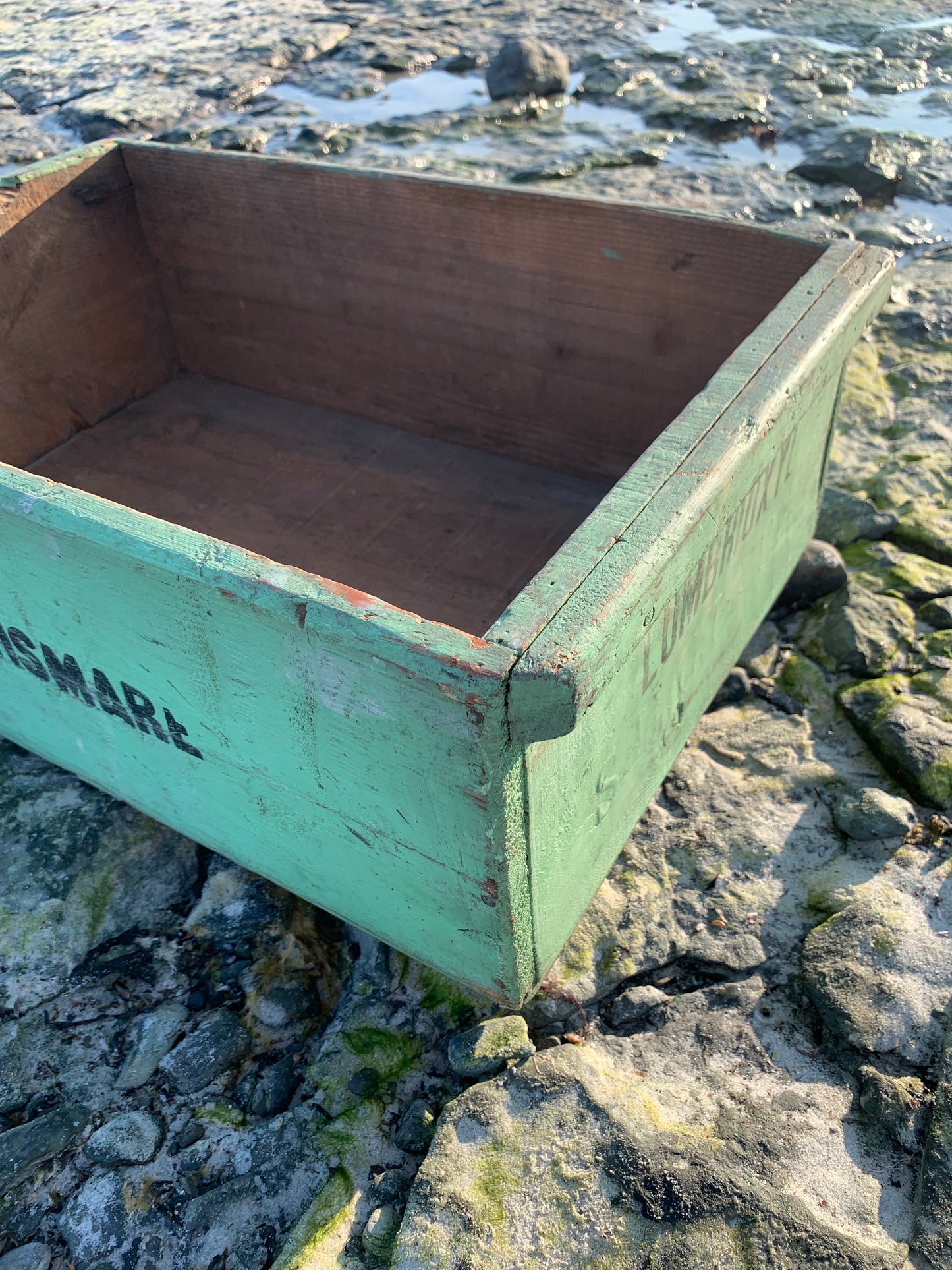 Französische Holzkiste mit Aufdruck