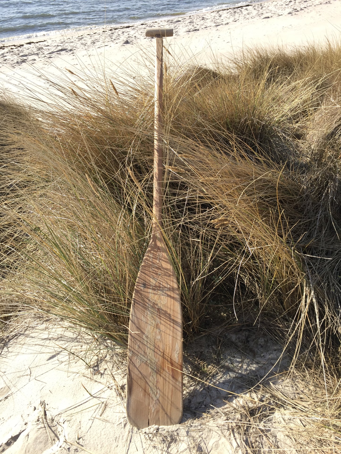 Dekoratives Holzpaddel mit schöner Patina