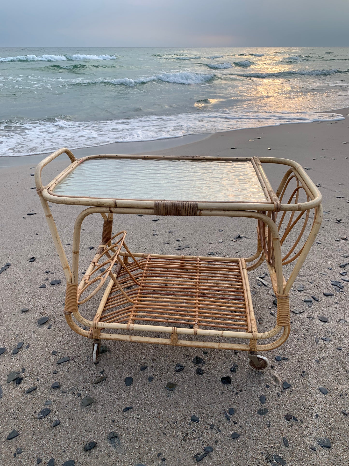 Tisch/Wagen aus Bambus