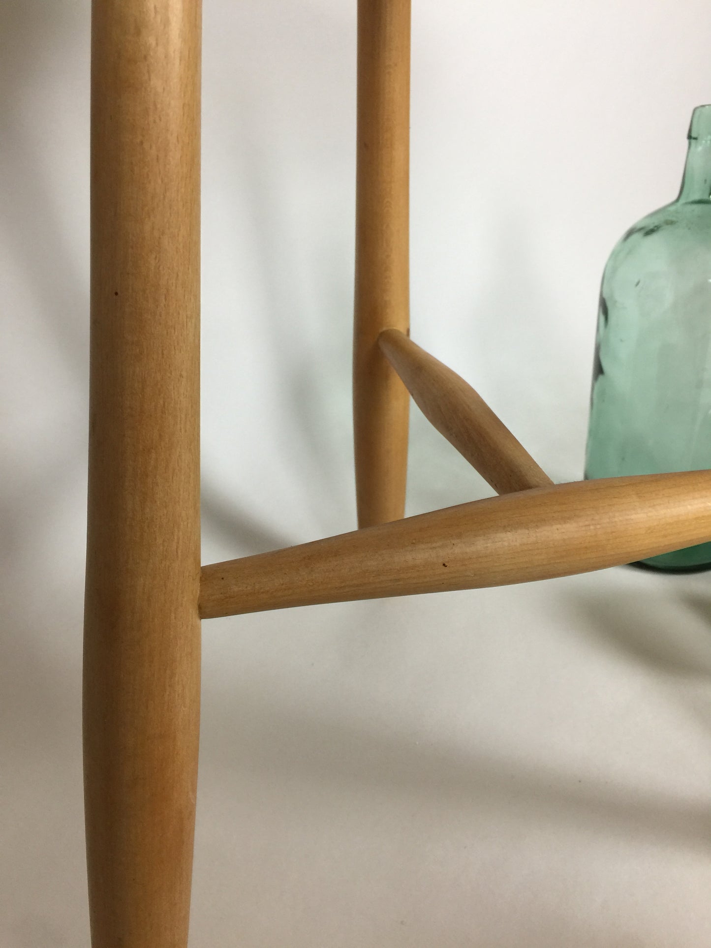 Schöner Hocker aus Holz