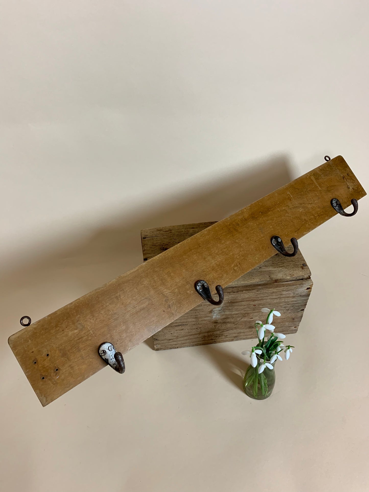 Holzhaken mit vier Haken