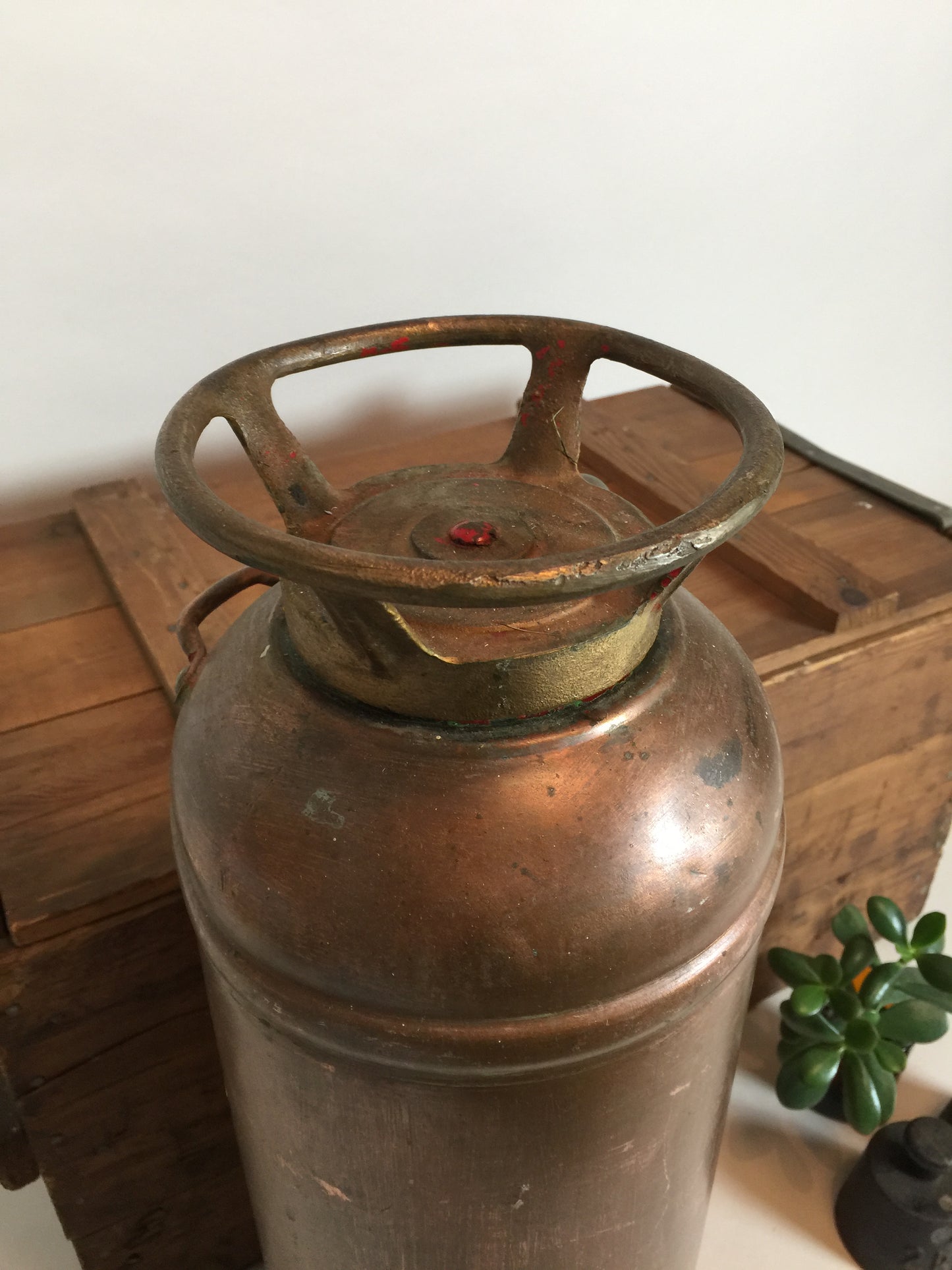 Dekorativer Feuerlöscher aus Kupfer