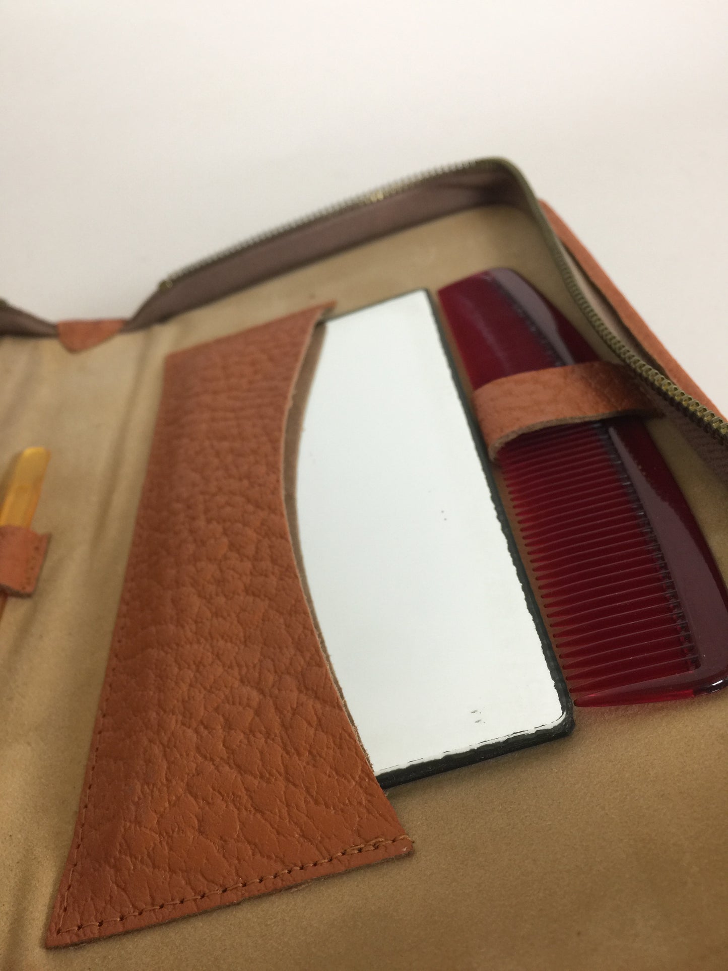 Schönes Vintage-Etui für Ihre Toilettenartikel