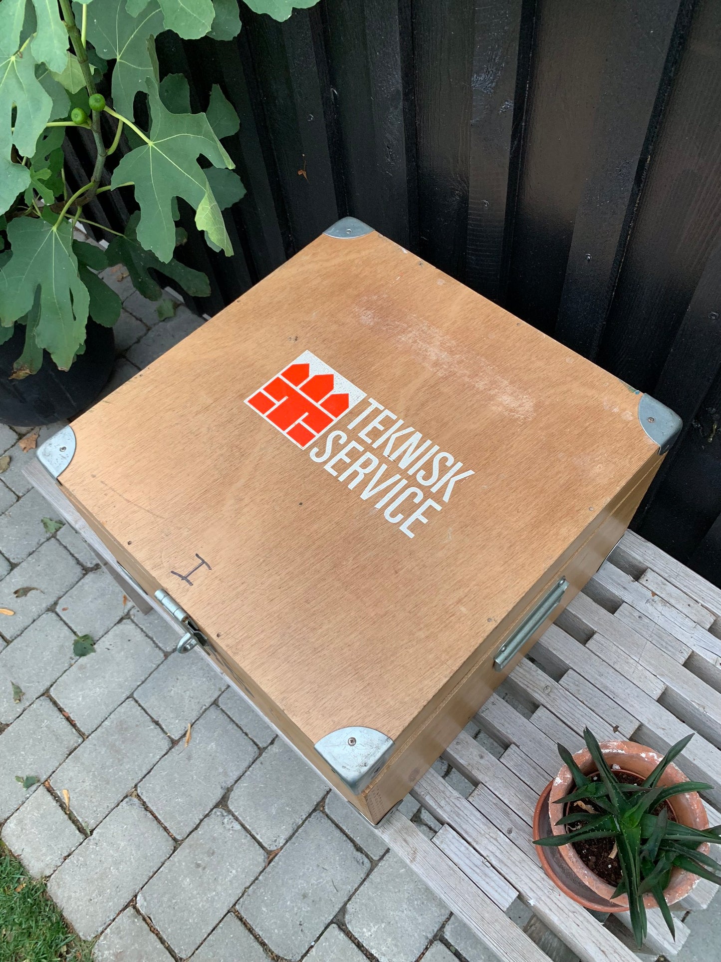 Holzkiste mit Tragegriff