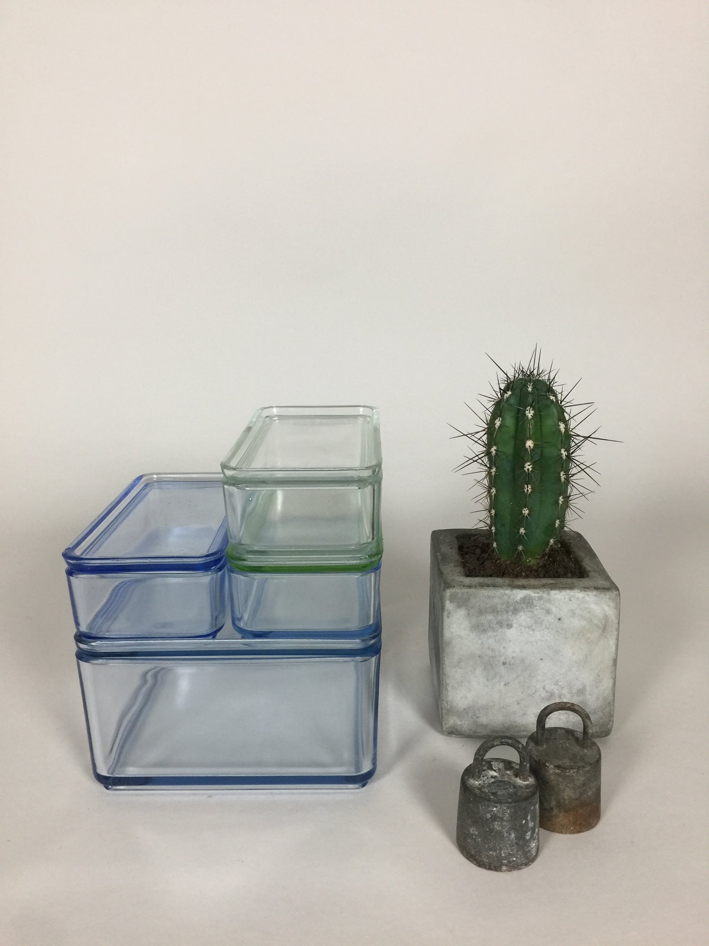 Schönes und altes Vorratsglas mit Deckel