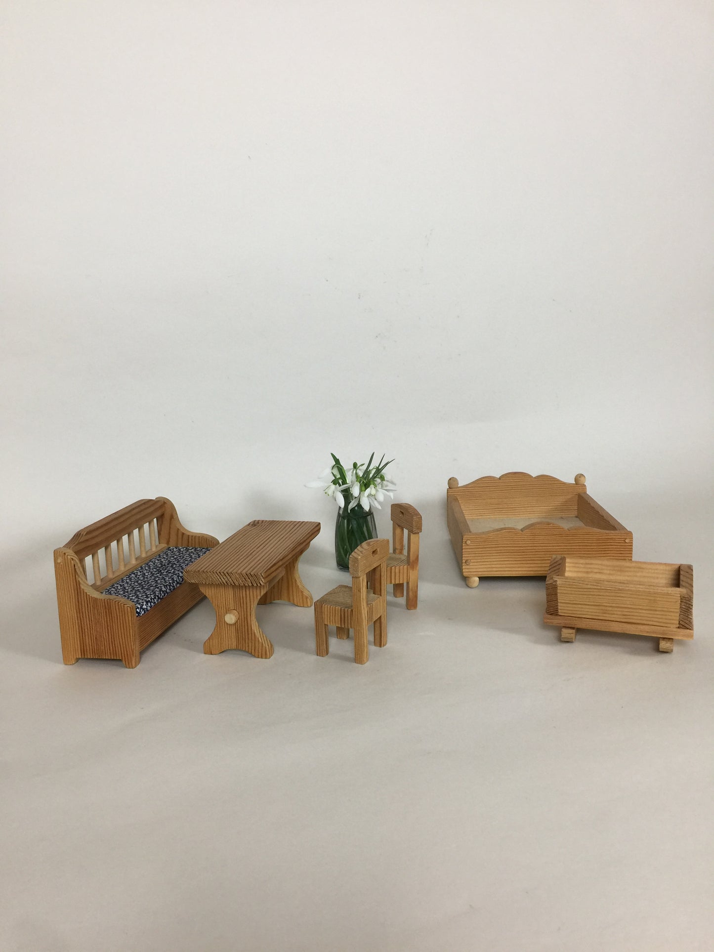 Puppenstubenmöbel (zusammen verkauft)