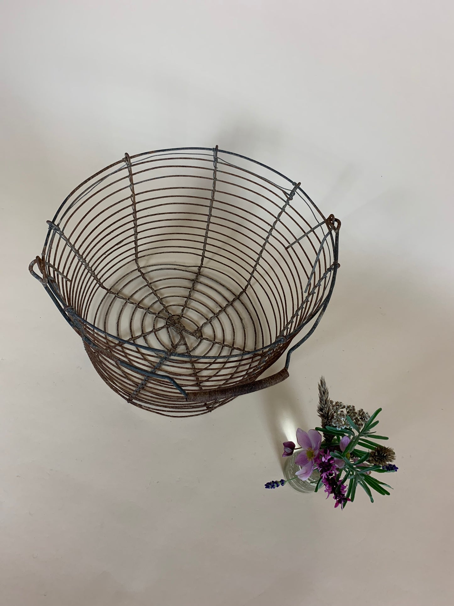 Schöner alter Eierkorb