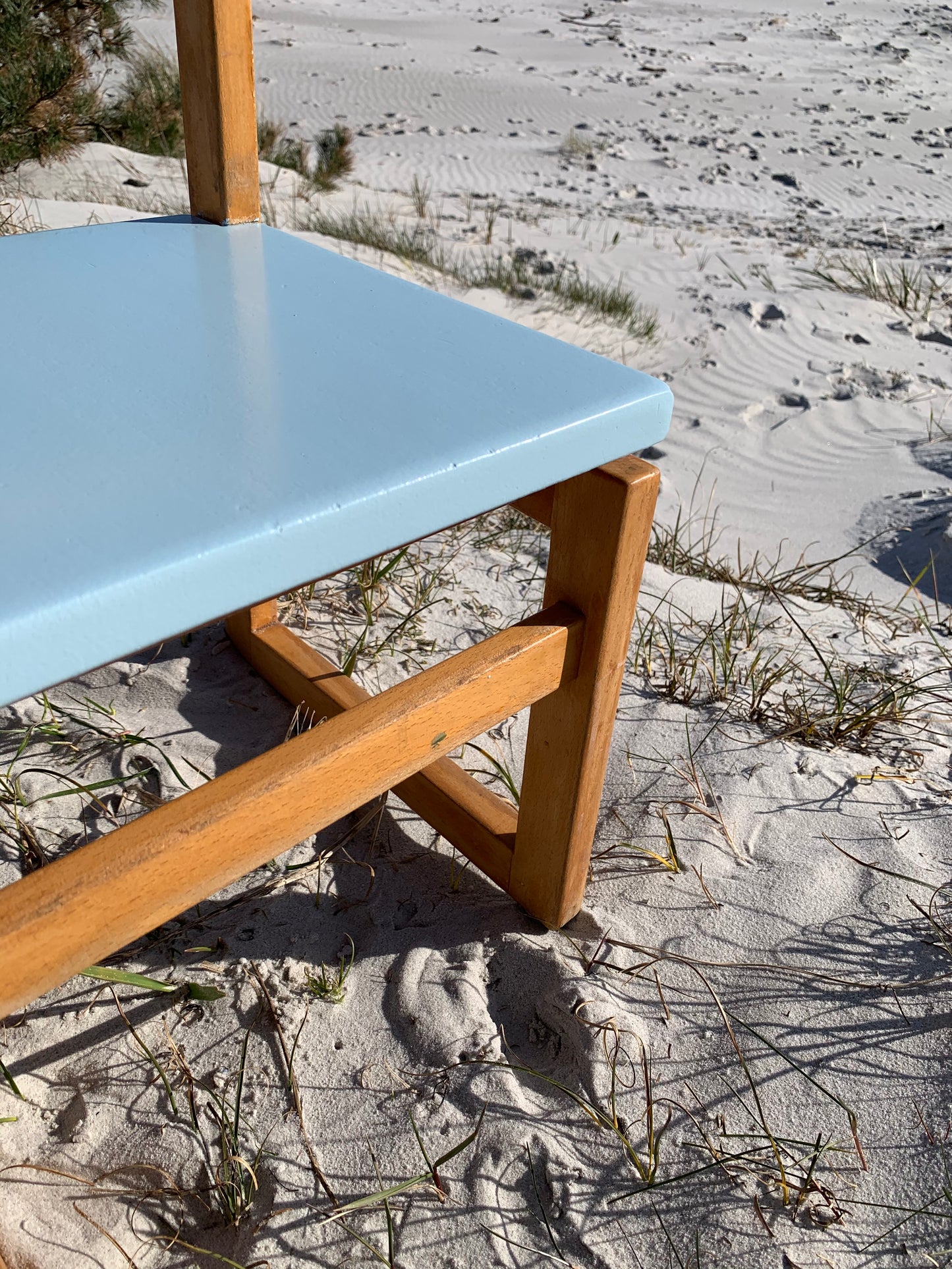 Kinderstuhl aus Holz mit Sitzfläche in hellblau - Der Preis gilt pro STCK.