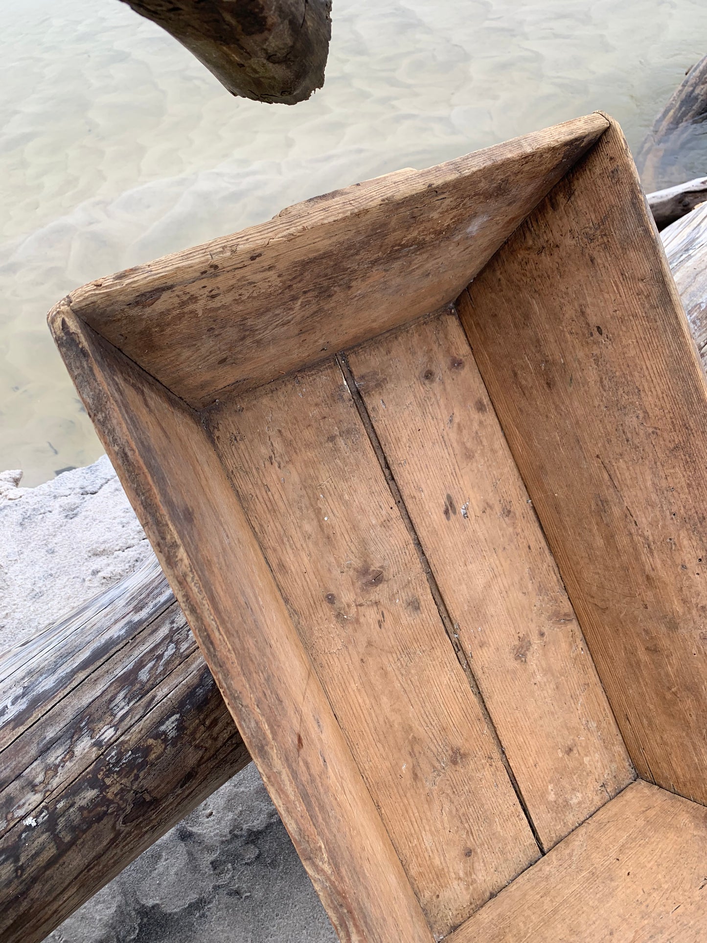 Holztrog mit Griff
