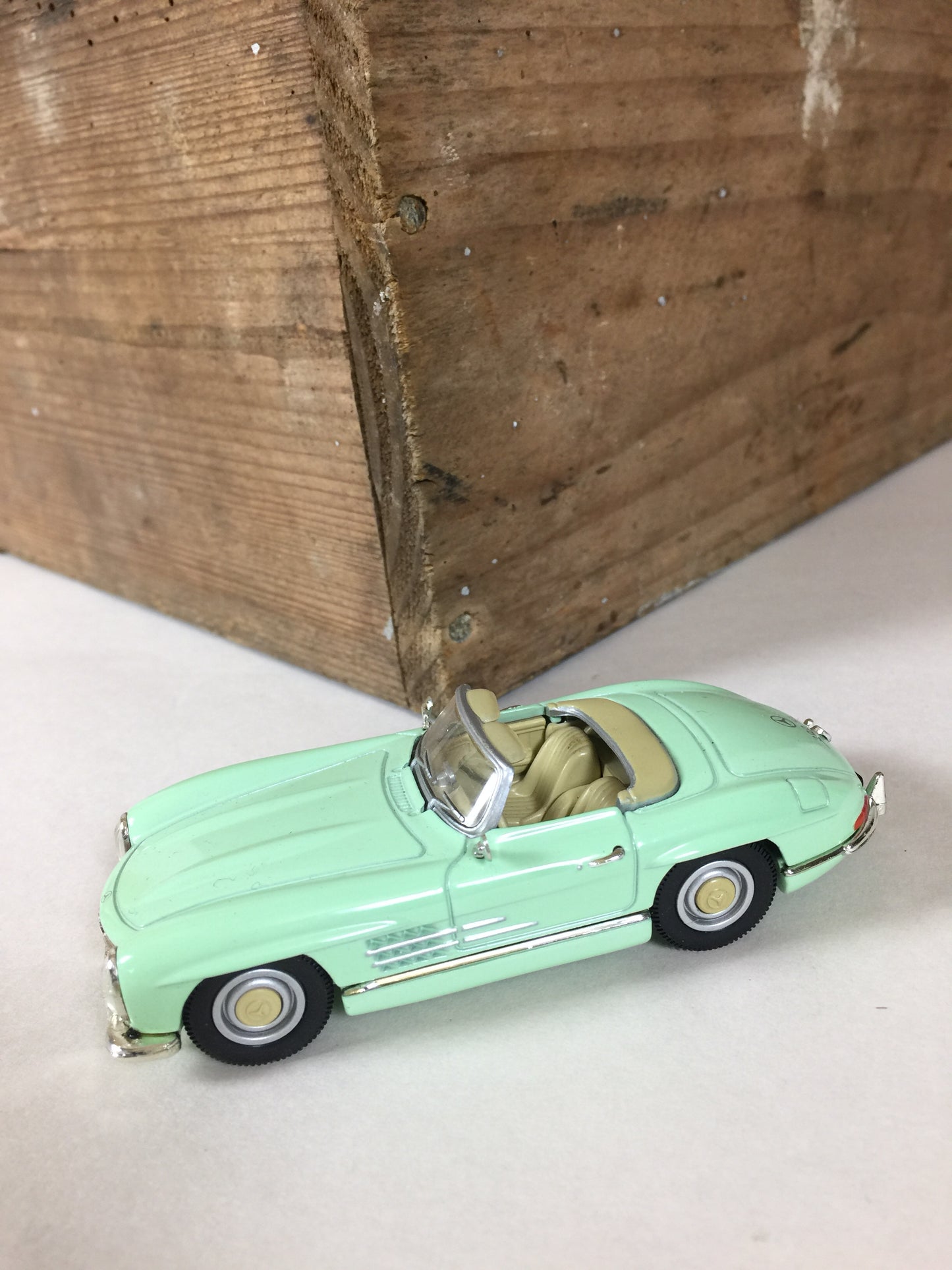 Schönes Mercedes 300 Corgi Modellauto