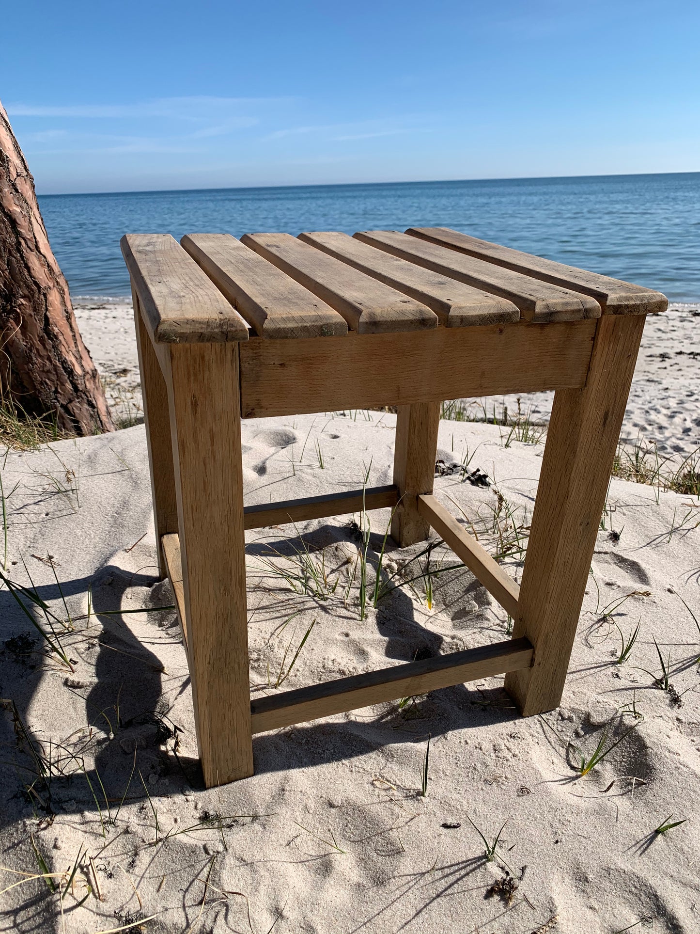 Holzhocker mit Lattenrost