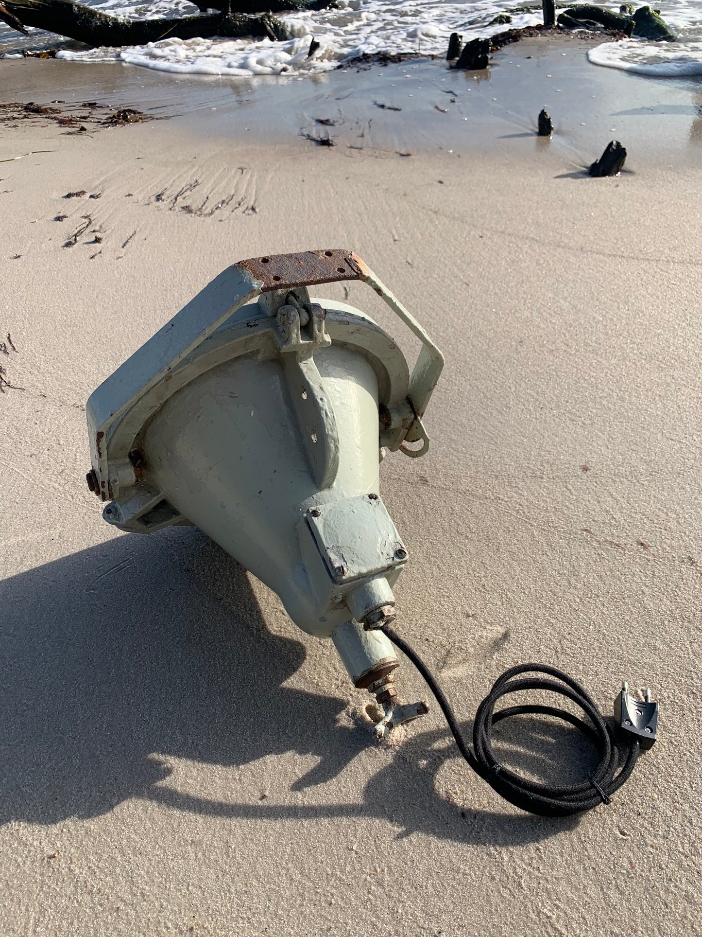 Suchscheinwerfer vom polnischen Schiff