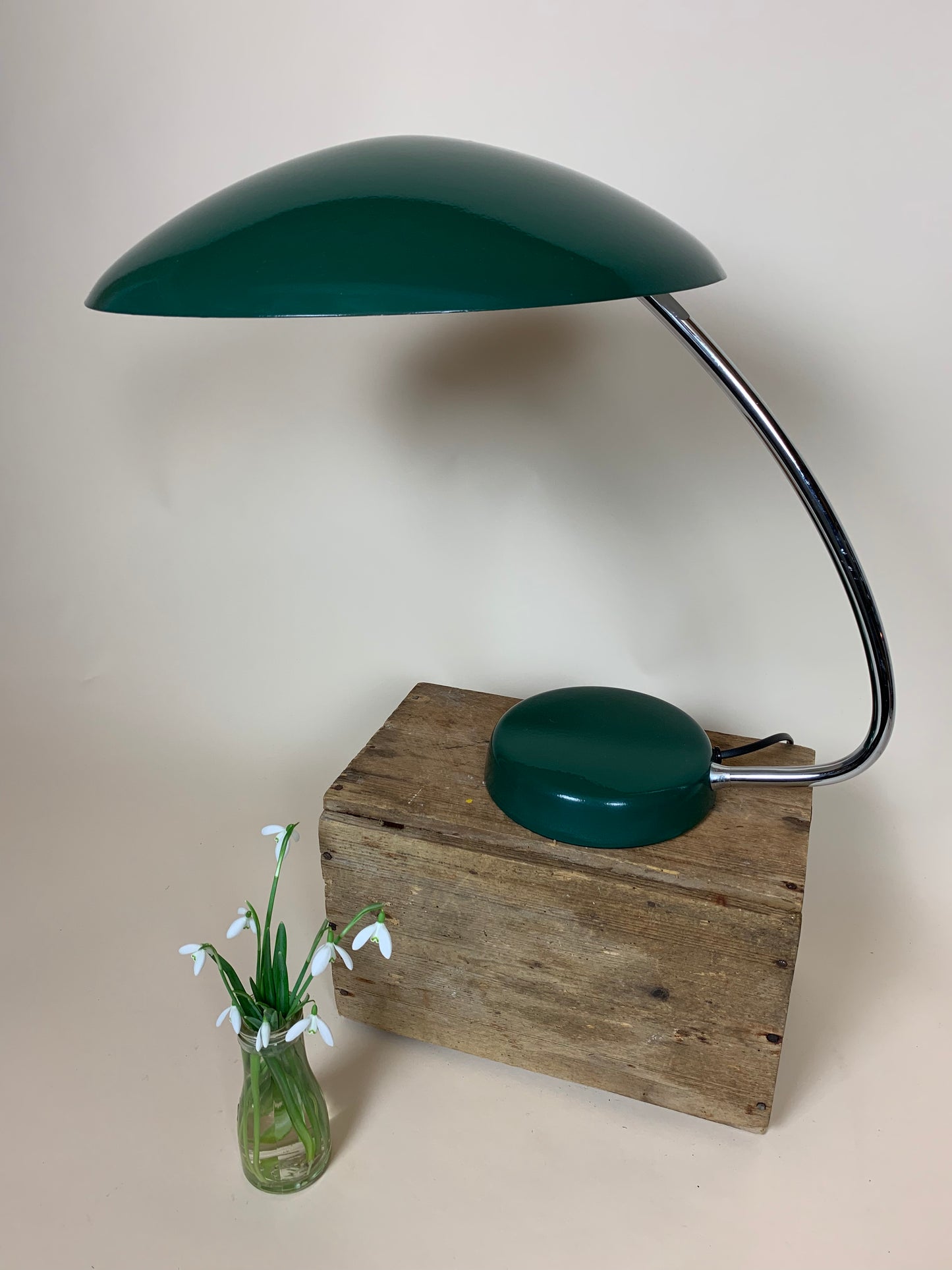 Vintage Kosaken UFO Tischlampe aus den 1950er Jahren.