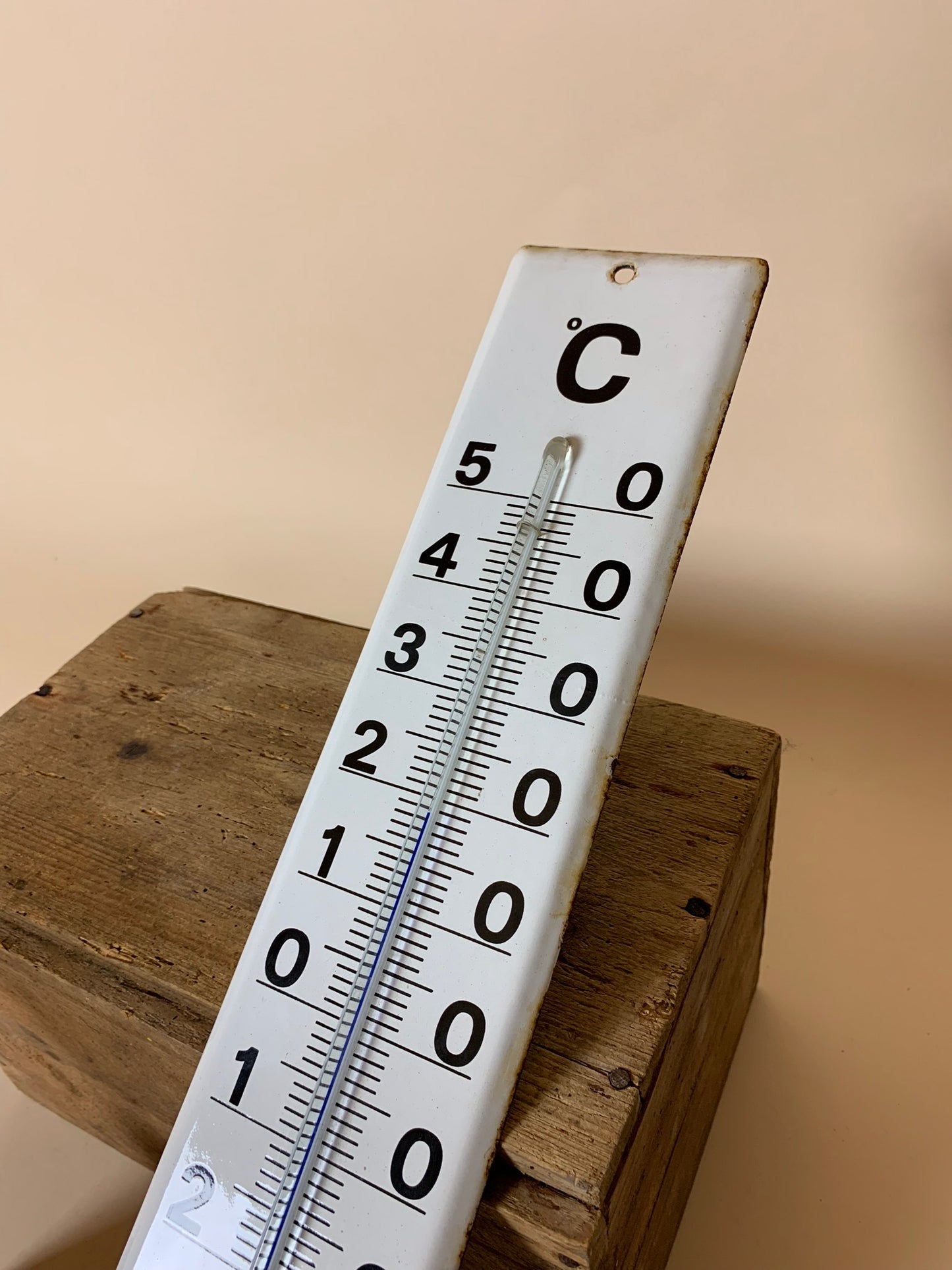 Schönes altes Emaille-Thermometer