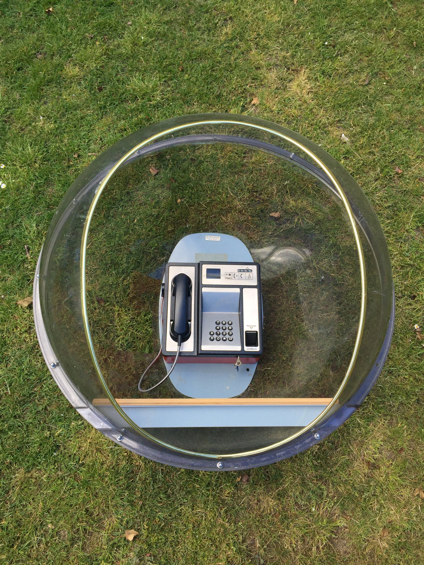 Altes KTAS-Telefon mit Kuppel