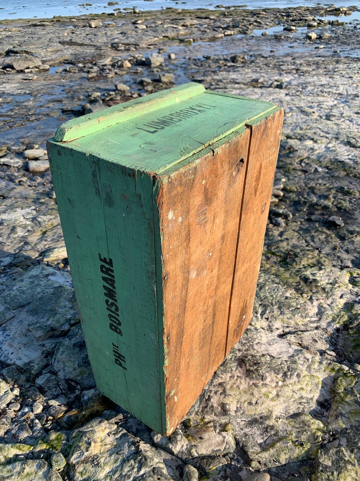 Französische Holzkiste mit Aufdruck