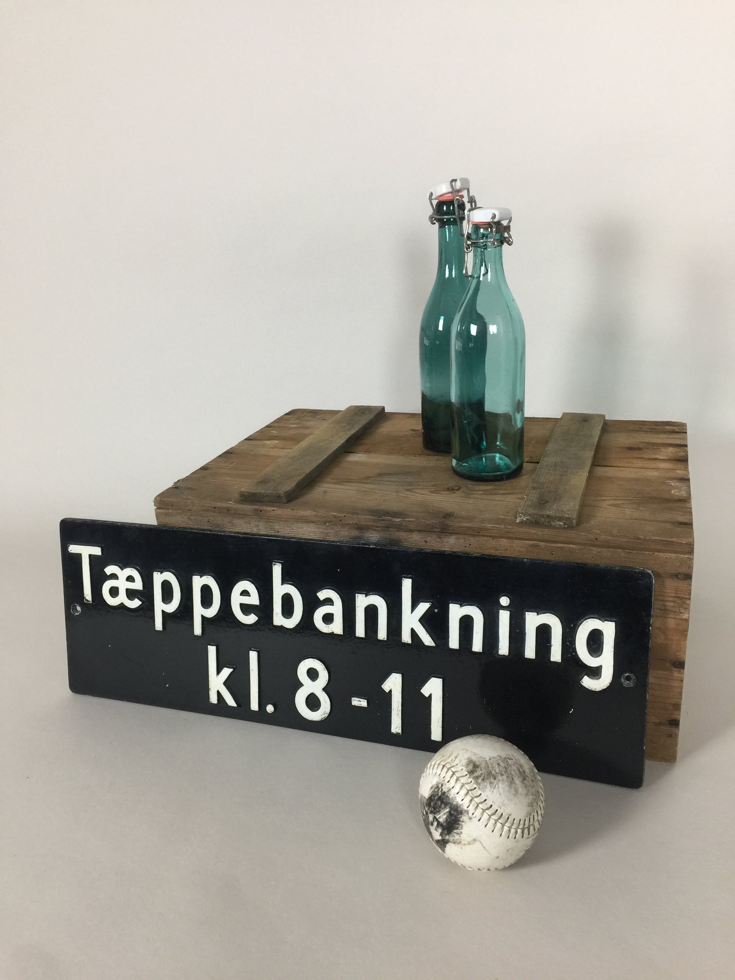 Schönes altes Schild aus einer vergangenen Zeit