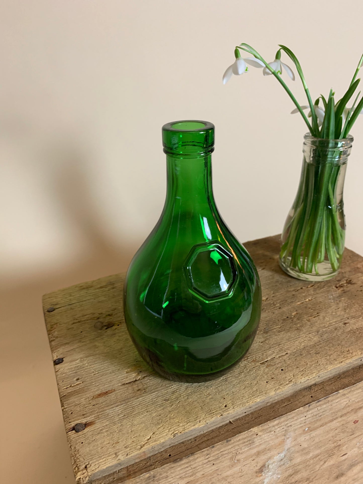 Grüne Flasche in schöner "molliger" Ausführung
