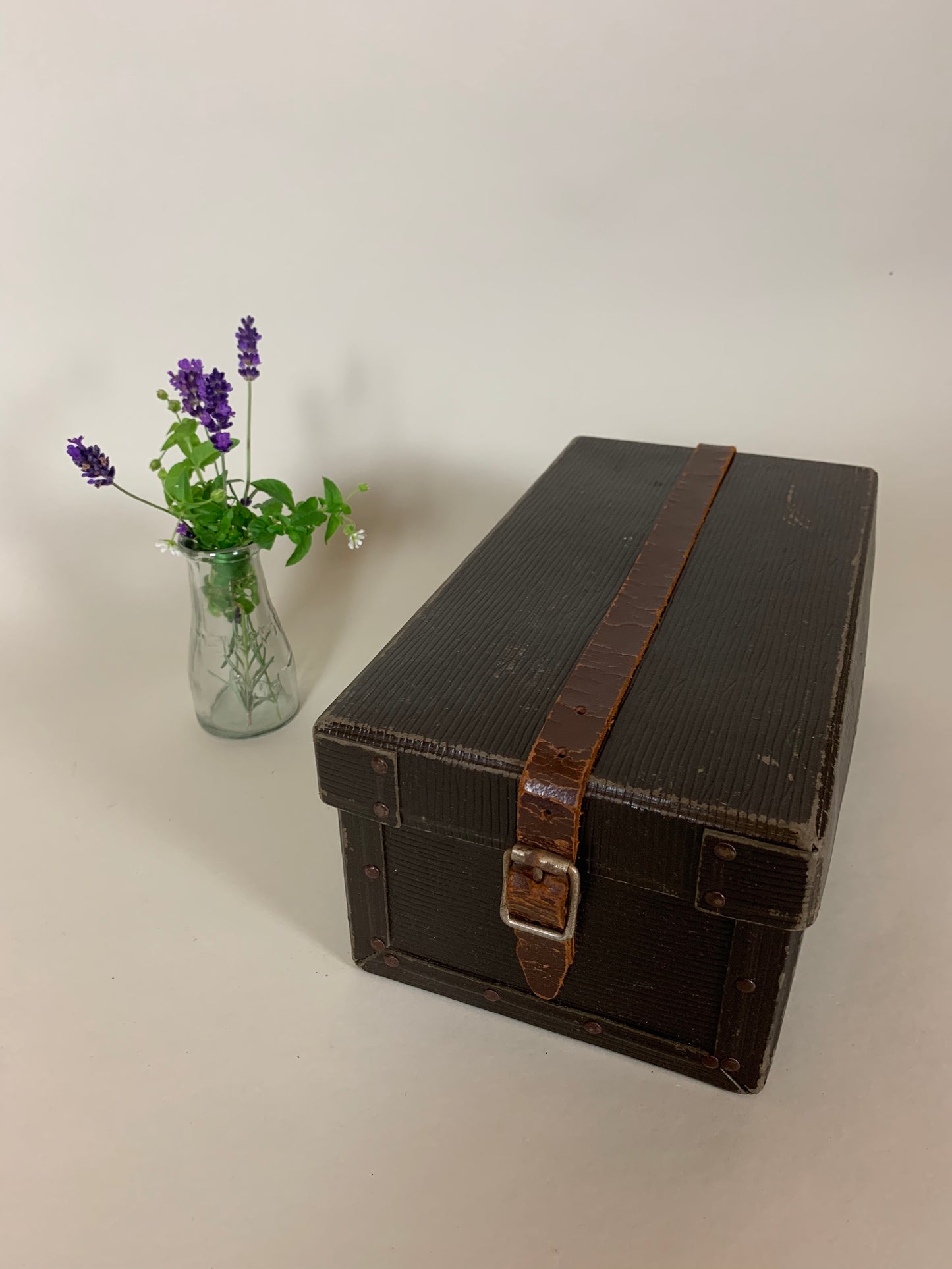 Schönes Archivetui mit Lederband