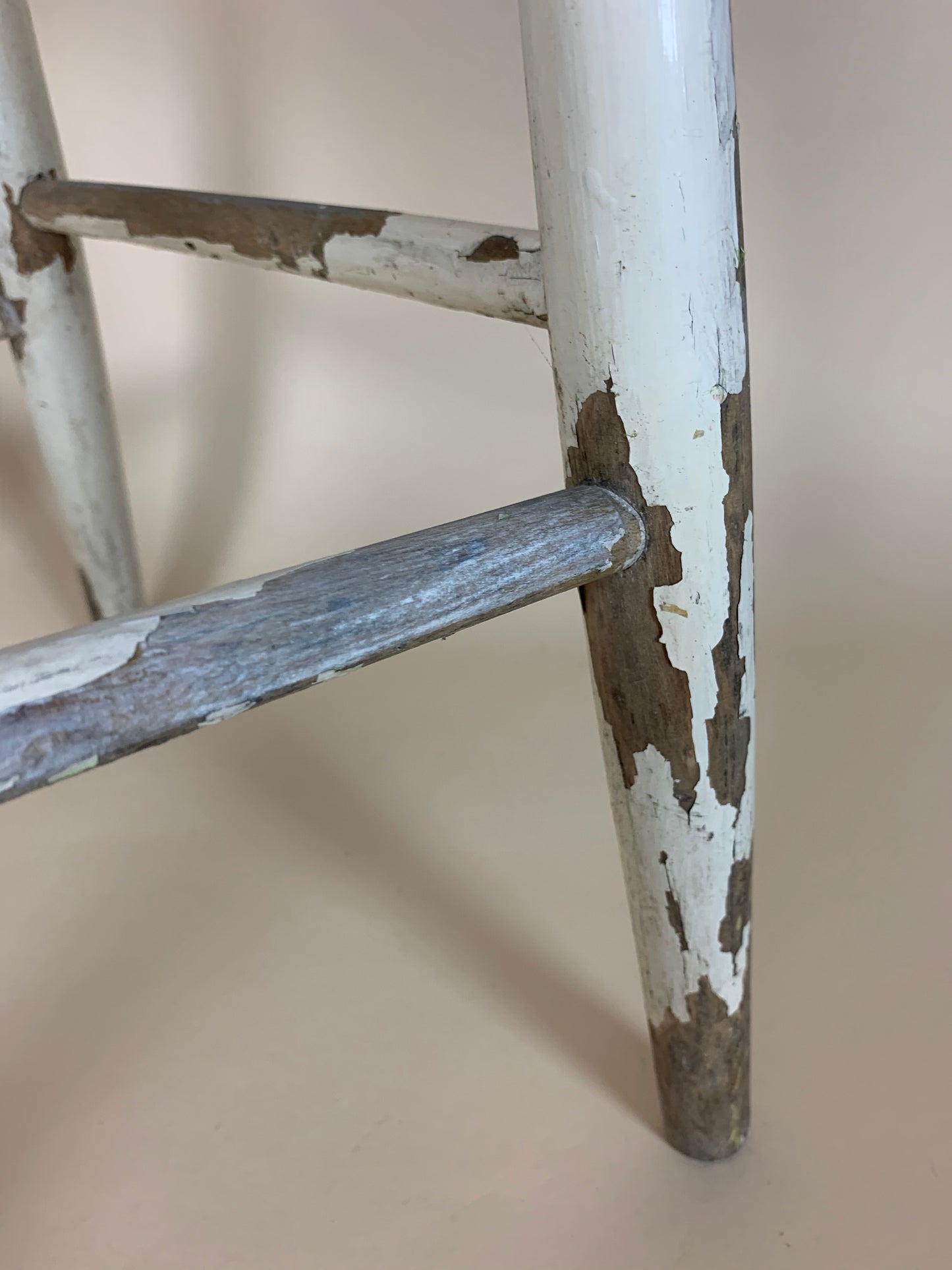 Der Hocker mit viel Patina