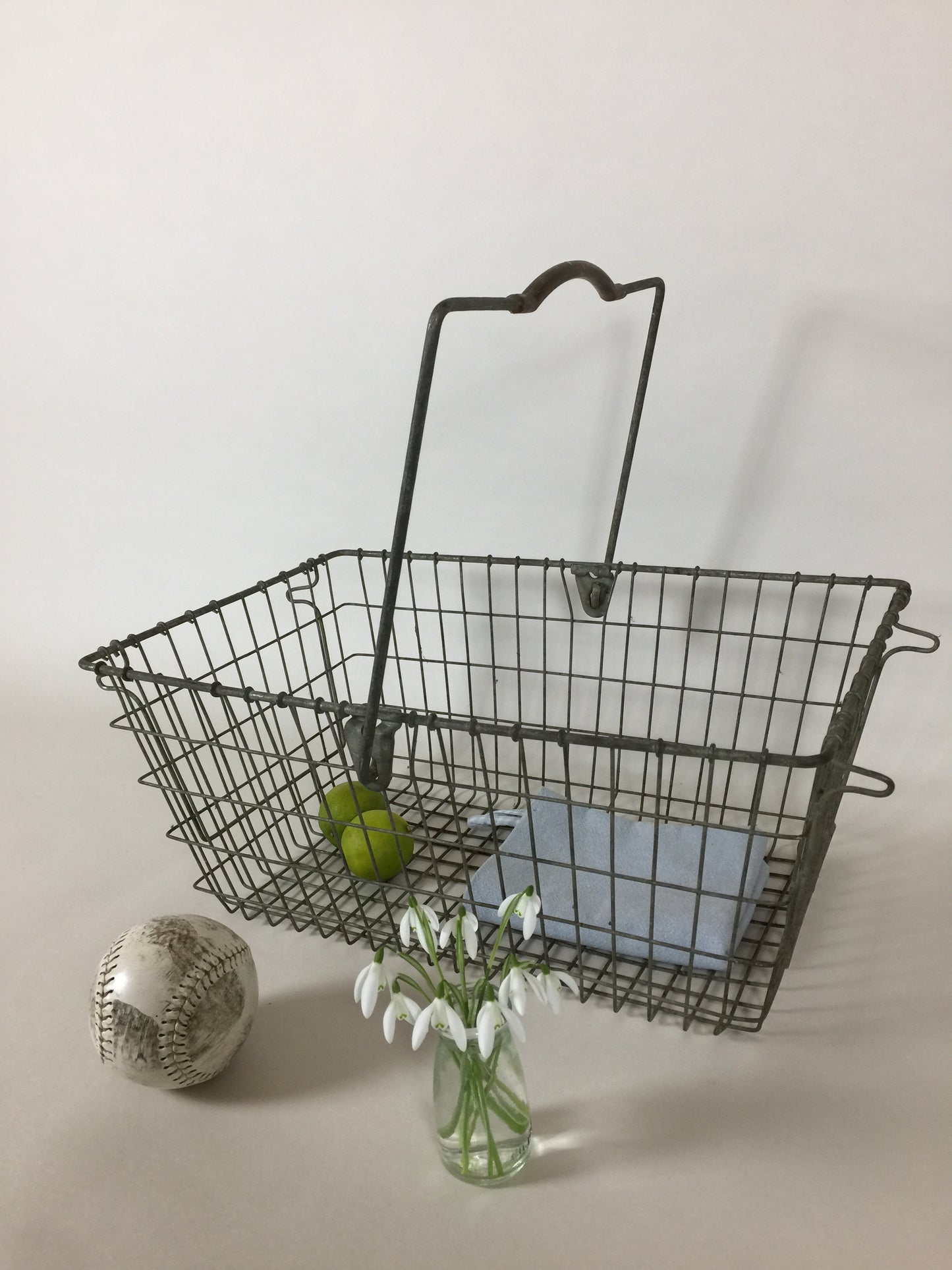 Schöner alter Einkaufswagen