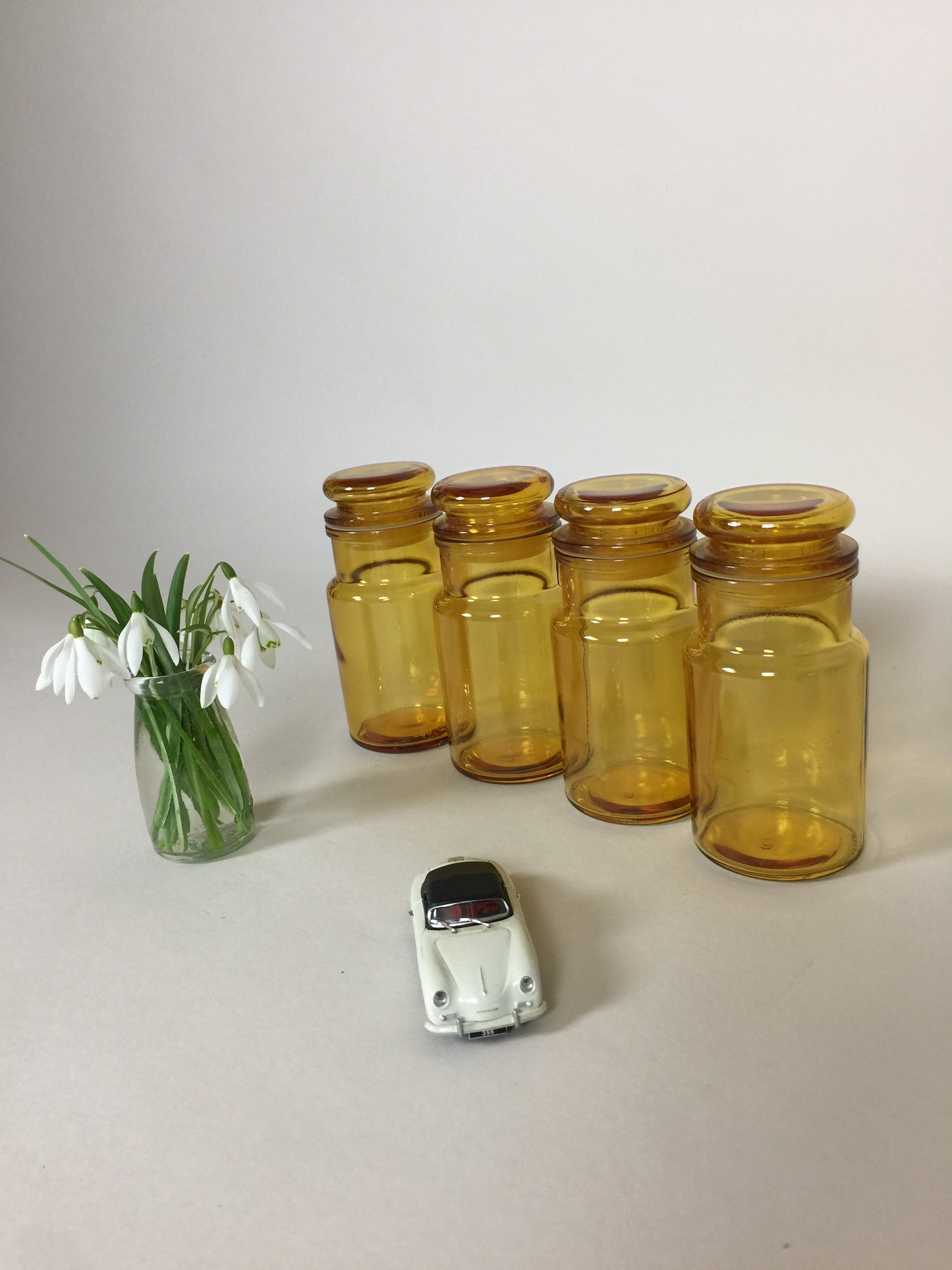 Schönes Glas mit Deckel (Preis gilt pro Stück)