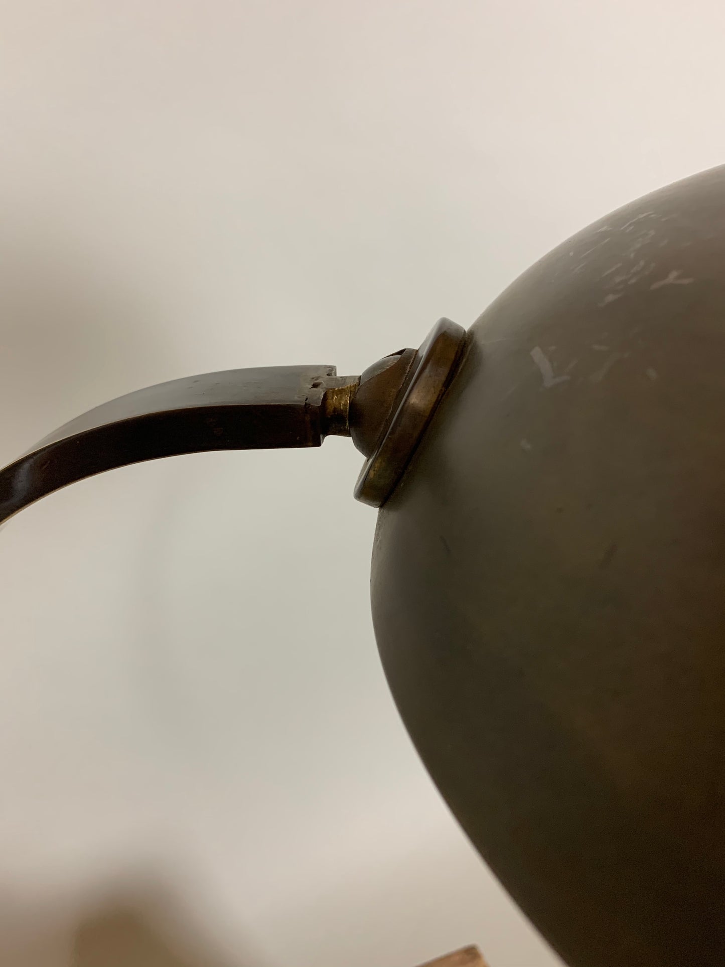 Gecos Tischlampe aus Messing