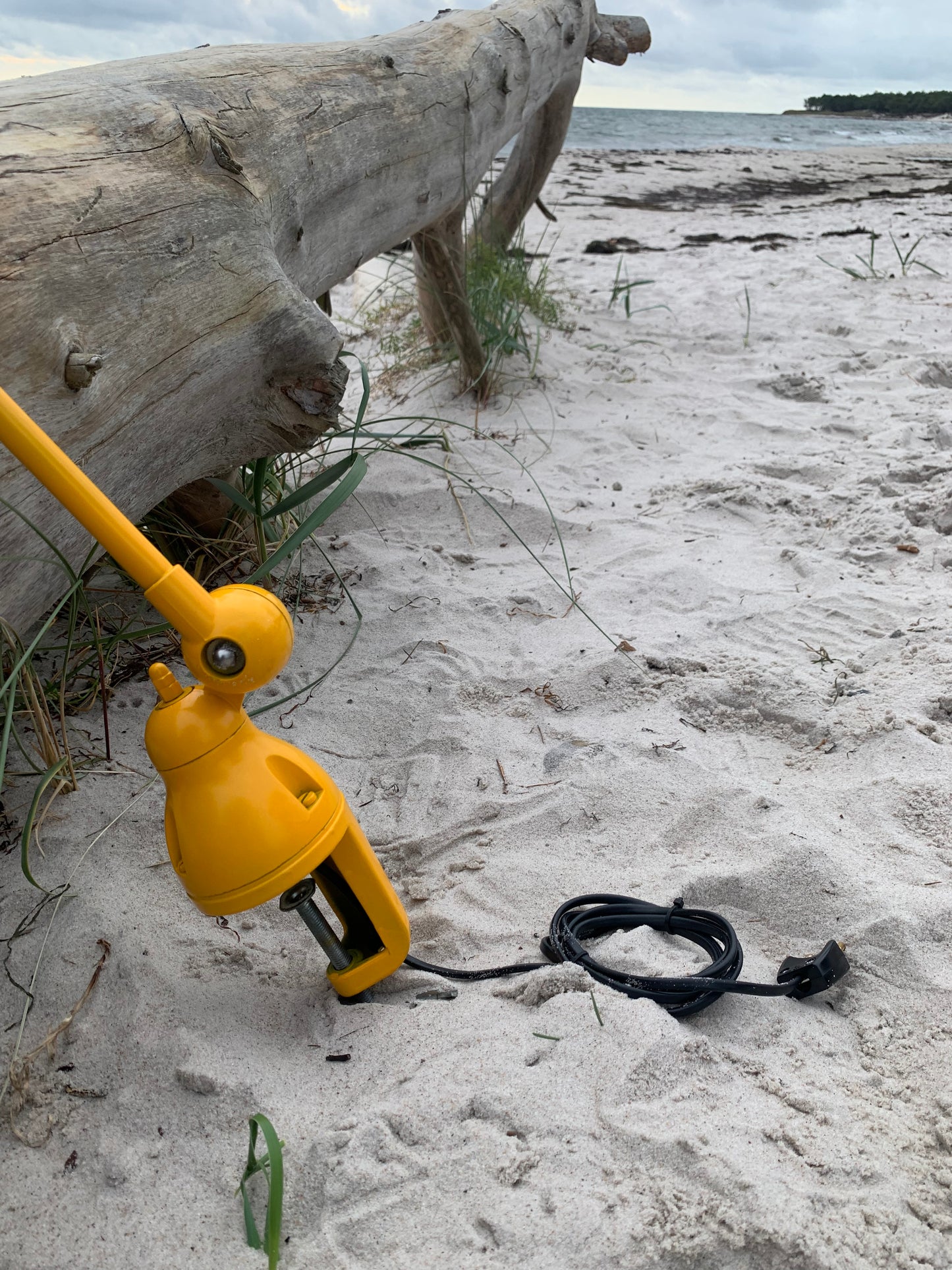 Gelbe Jieldé-Lampe mit 1 Arm und Tischbefestigung