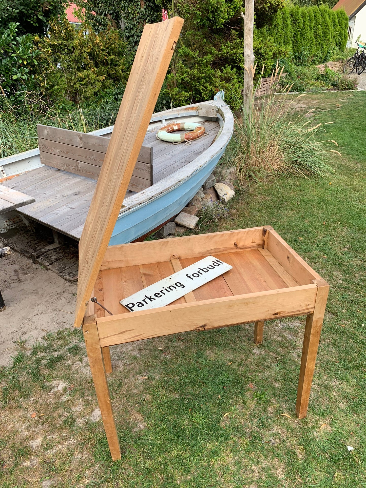Schöner Holztisch aus Schweden - mit Stauraum unter der Tischplatte
