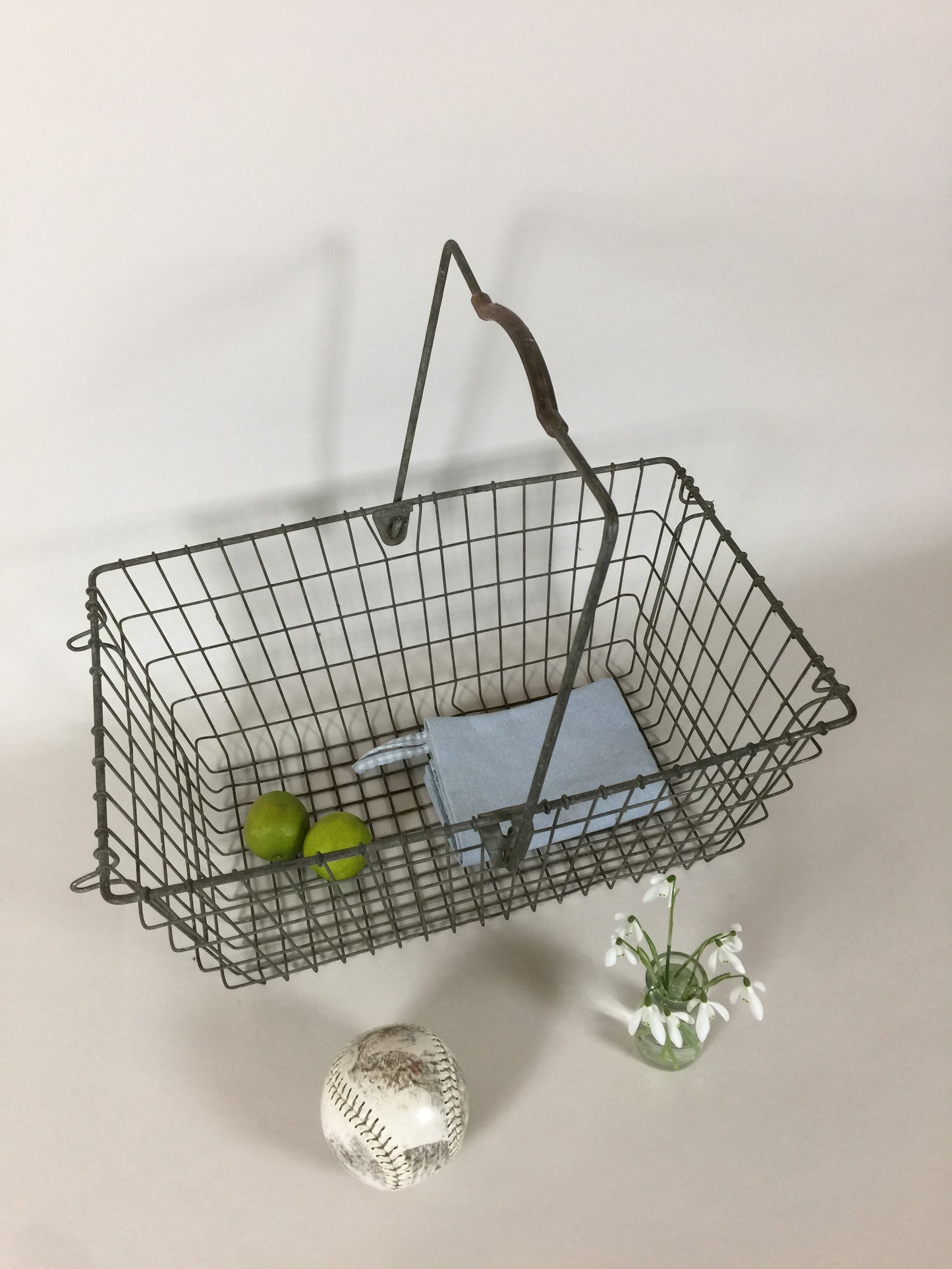 Schöner alter Einkaufswagen