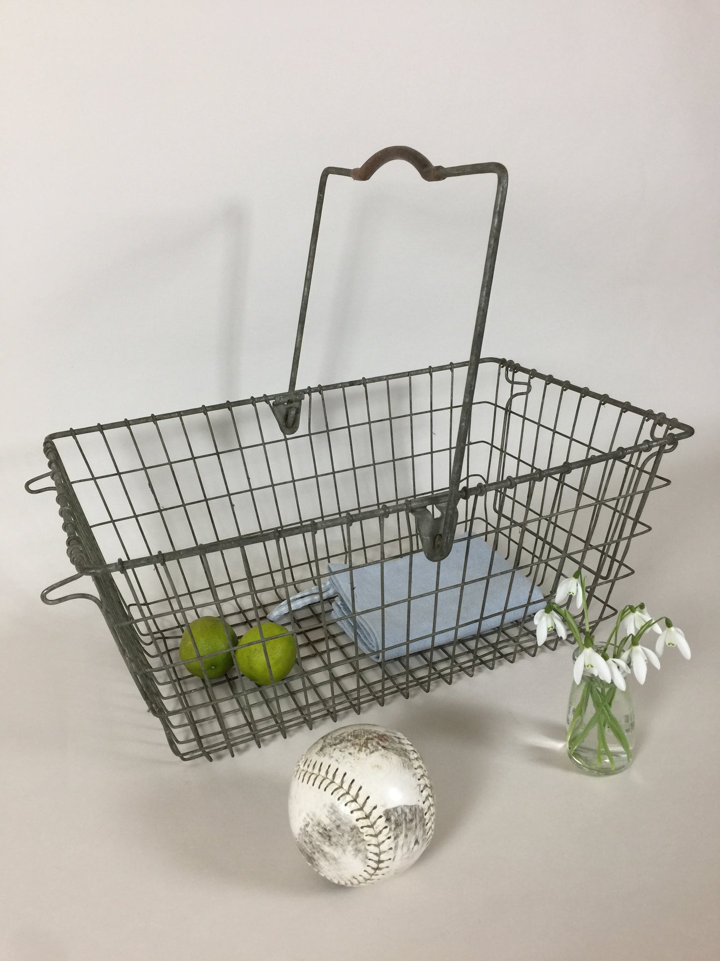 Schöner alter Einkaufswagen