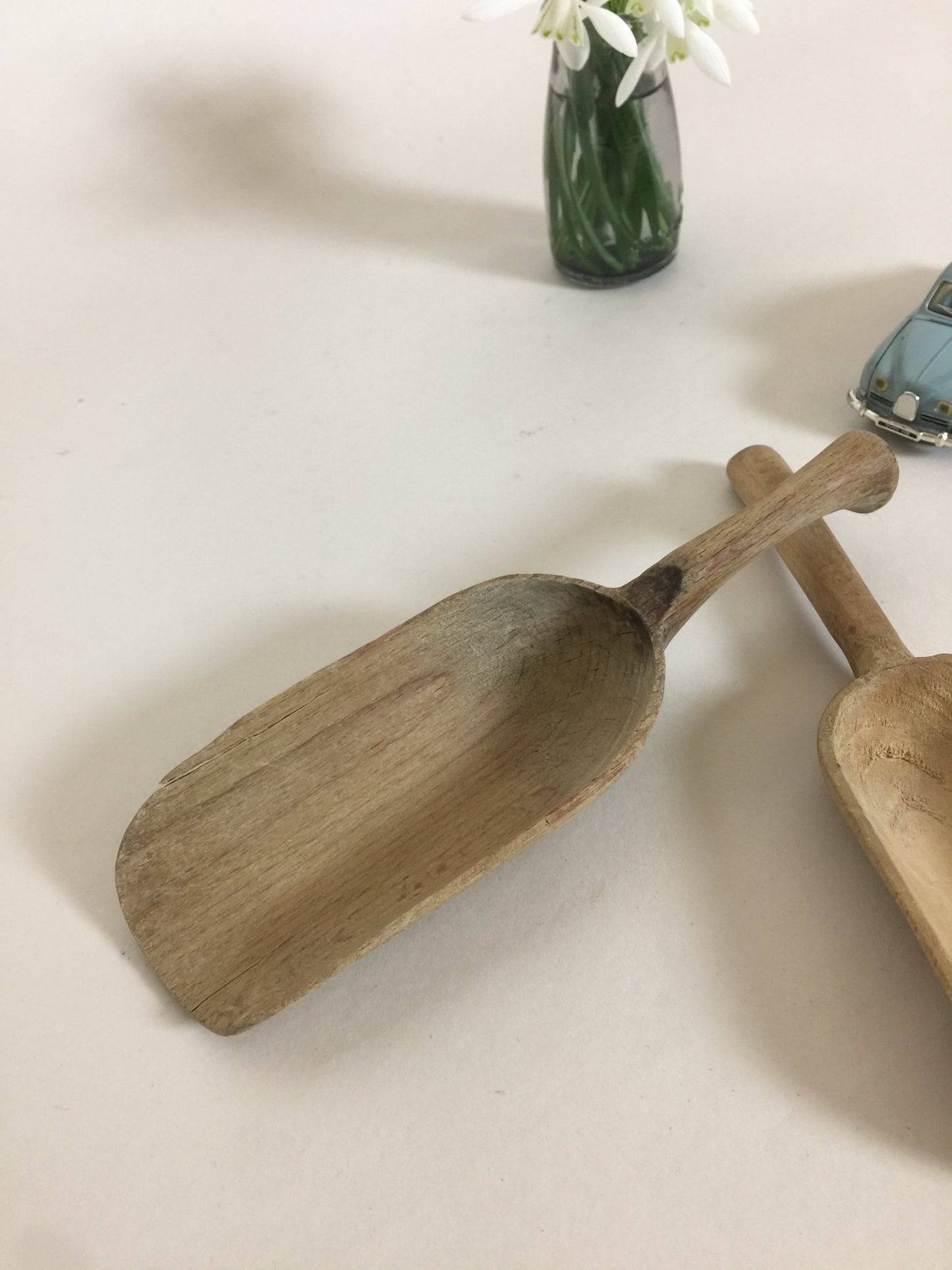 Zwei kleine Holzlöffel (der Preis gilt für zwei Stück)