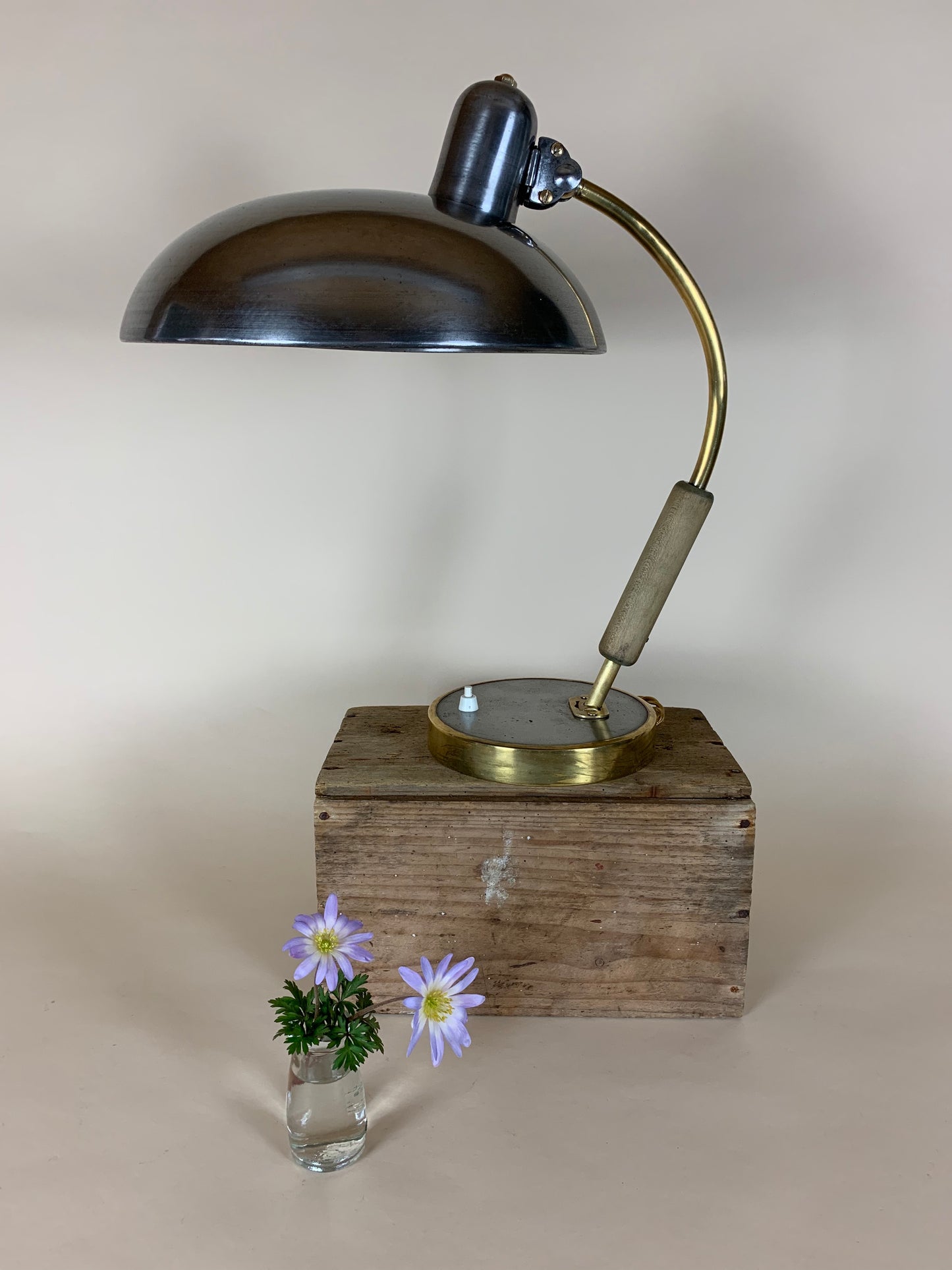 Schöne und rohe Vintage-Lampe