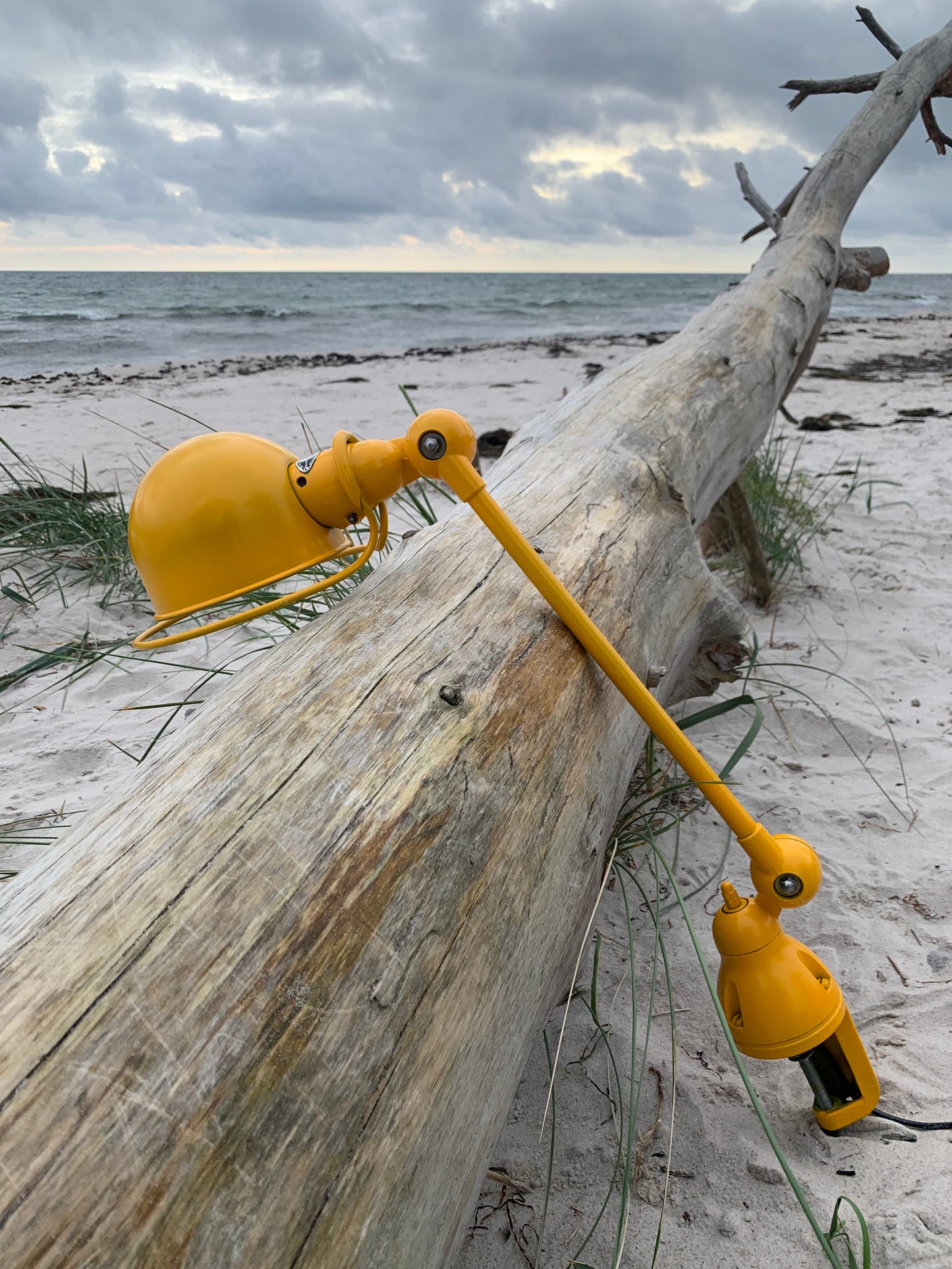 Gelbe Jieldé-Lampe mit 1 Arm und Tischbefestigung
