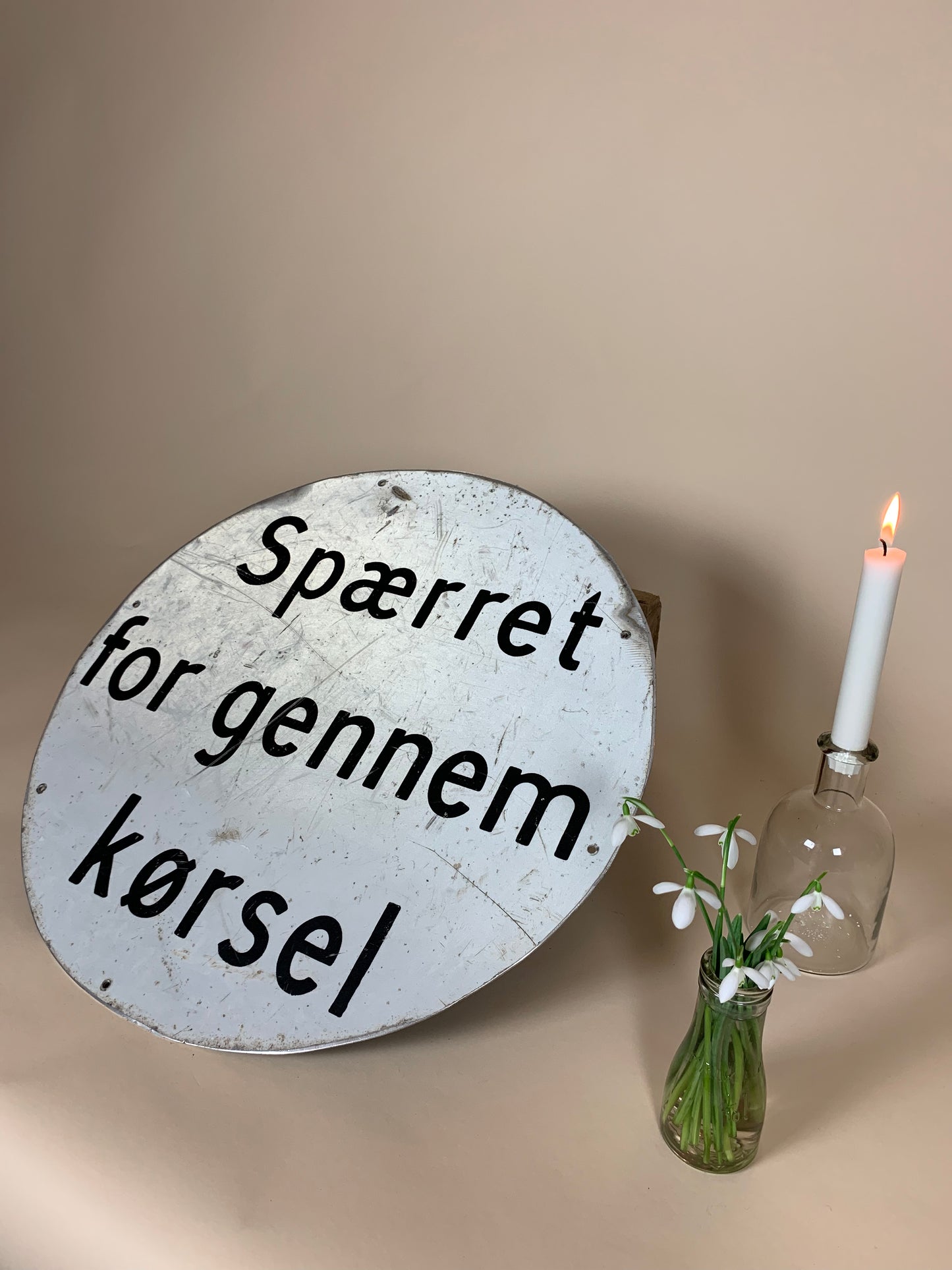 Rundes Schild - Für den Verkehr gesperrt